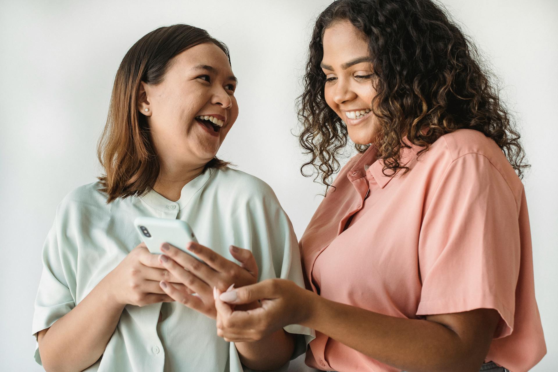 Two women laughing together | Source: Pexels