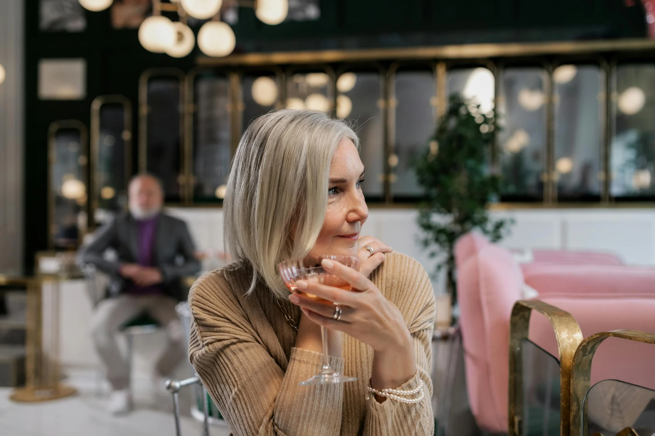 A mature woman in a restaurant | Source: Pexels