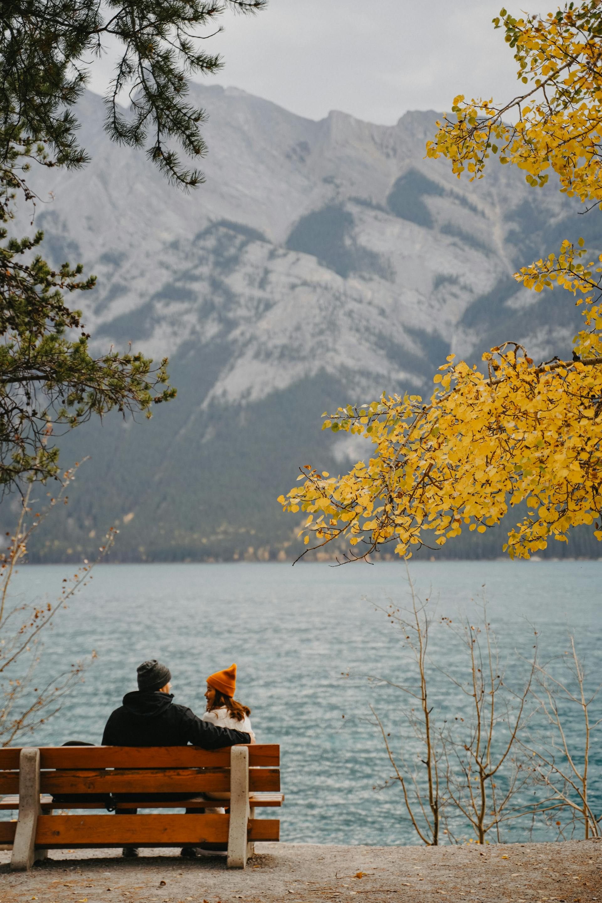 A couple sitting together on a bench | Source: Pexels