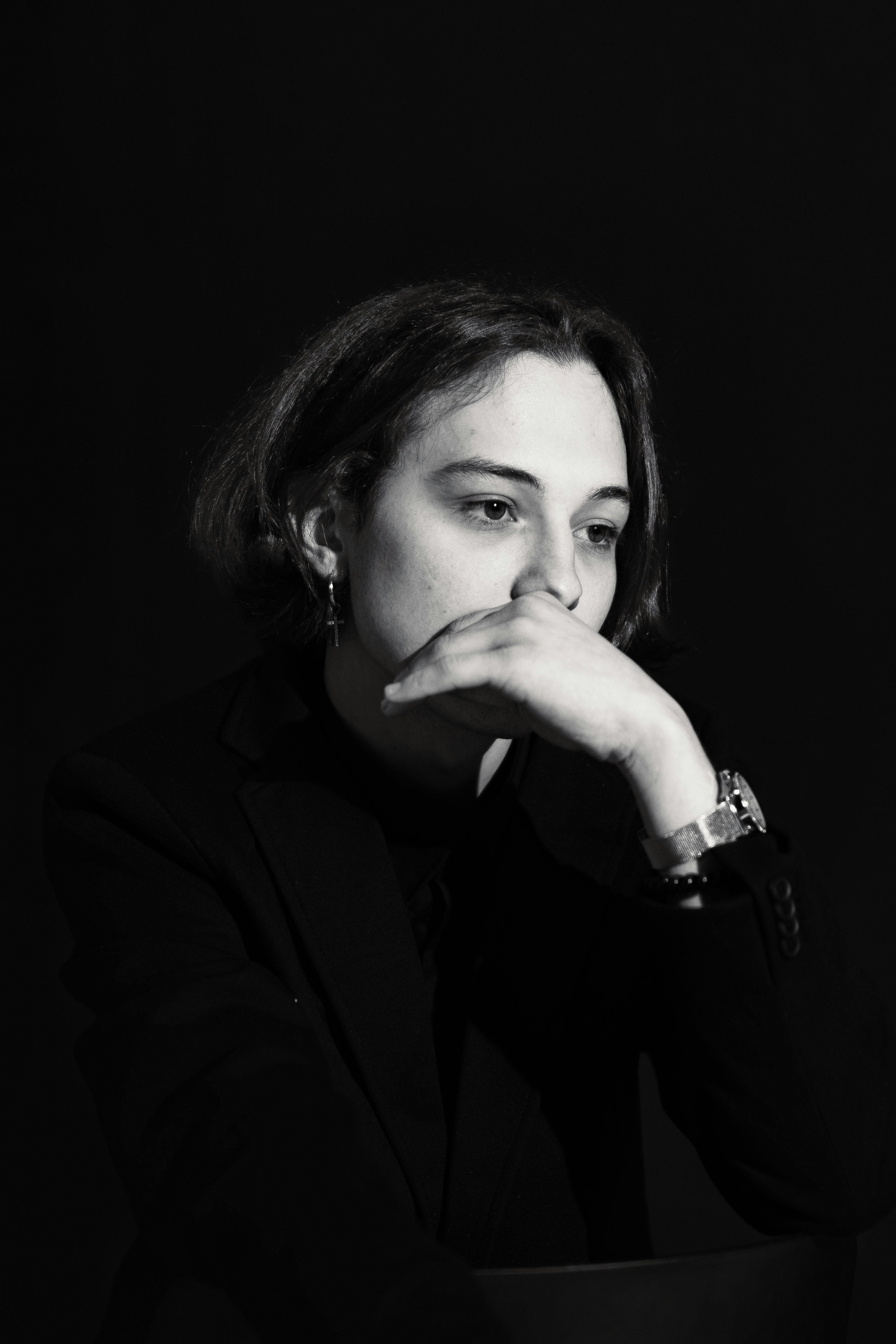 A woman deep in thought | Source: Pexels