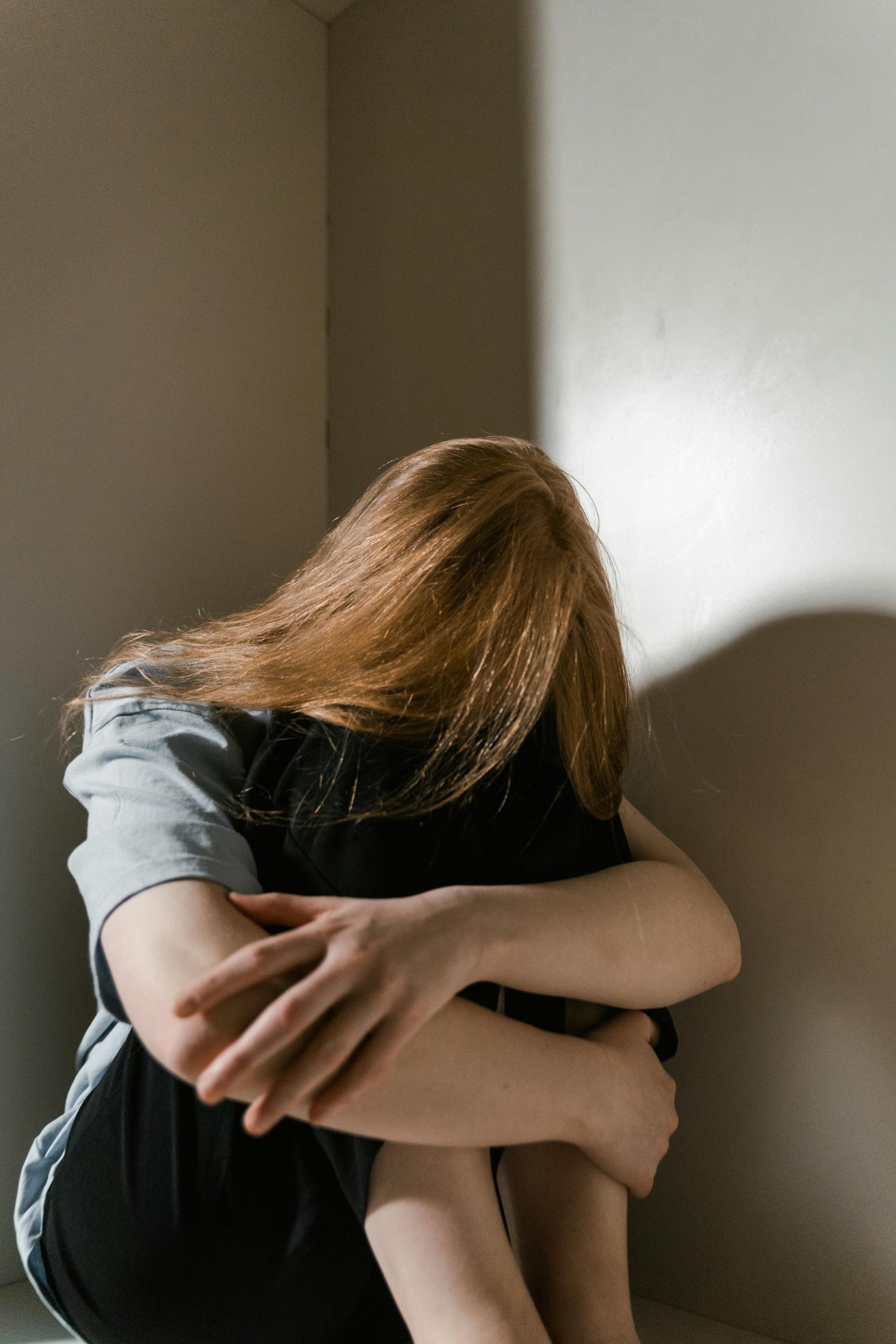A teenage girl sitting alone in her room | Source: Pexels
