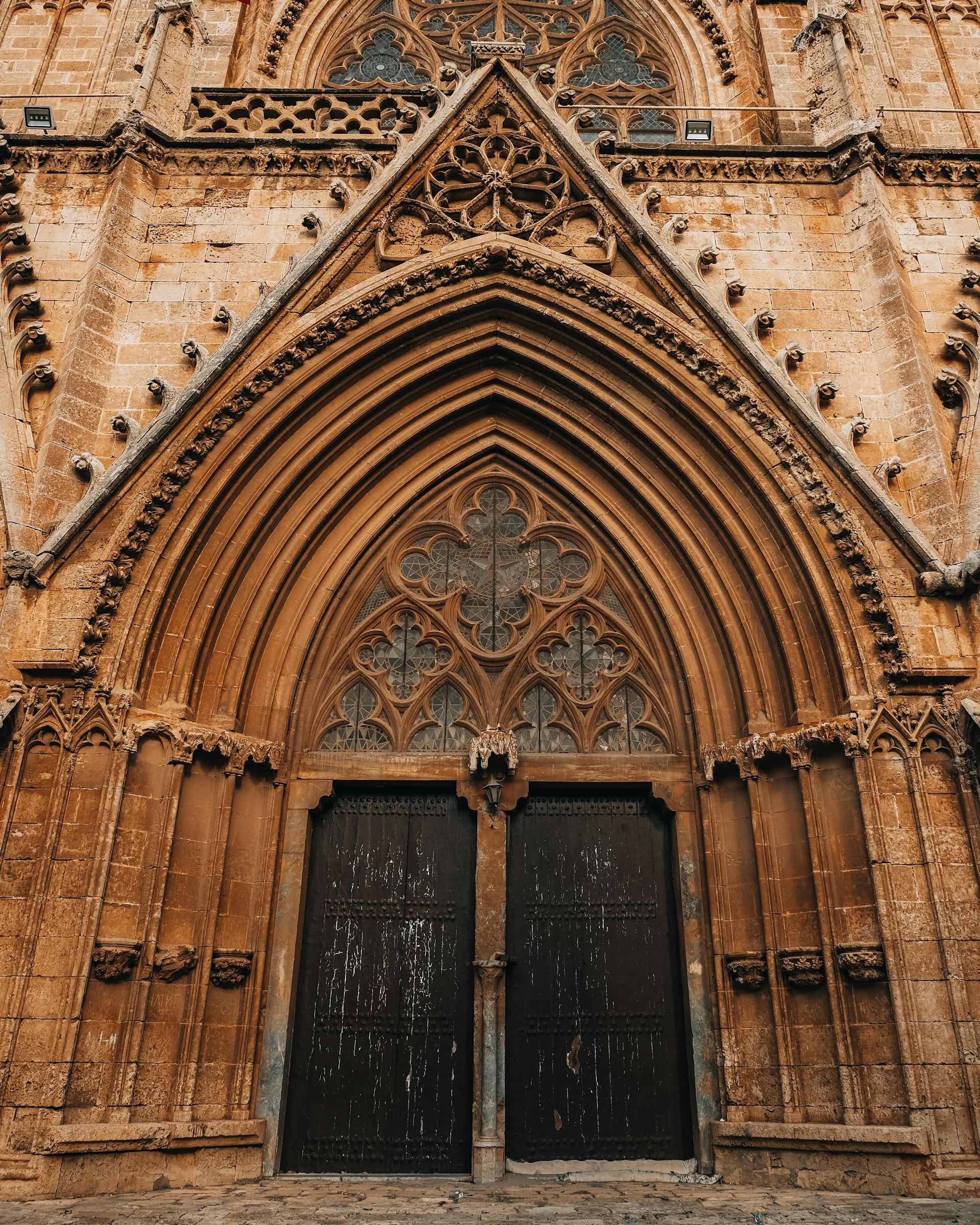 The doors of a beautiful church | Source: Pexels