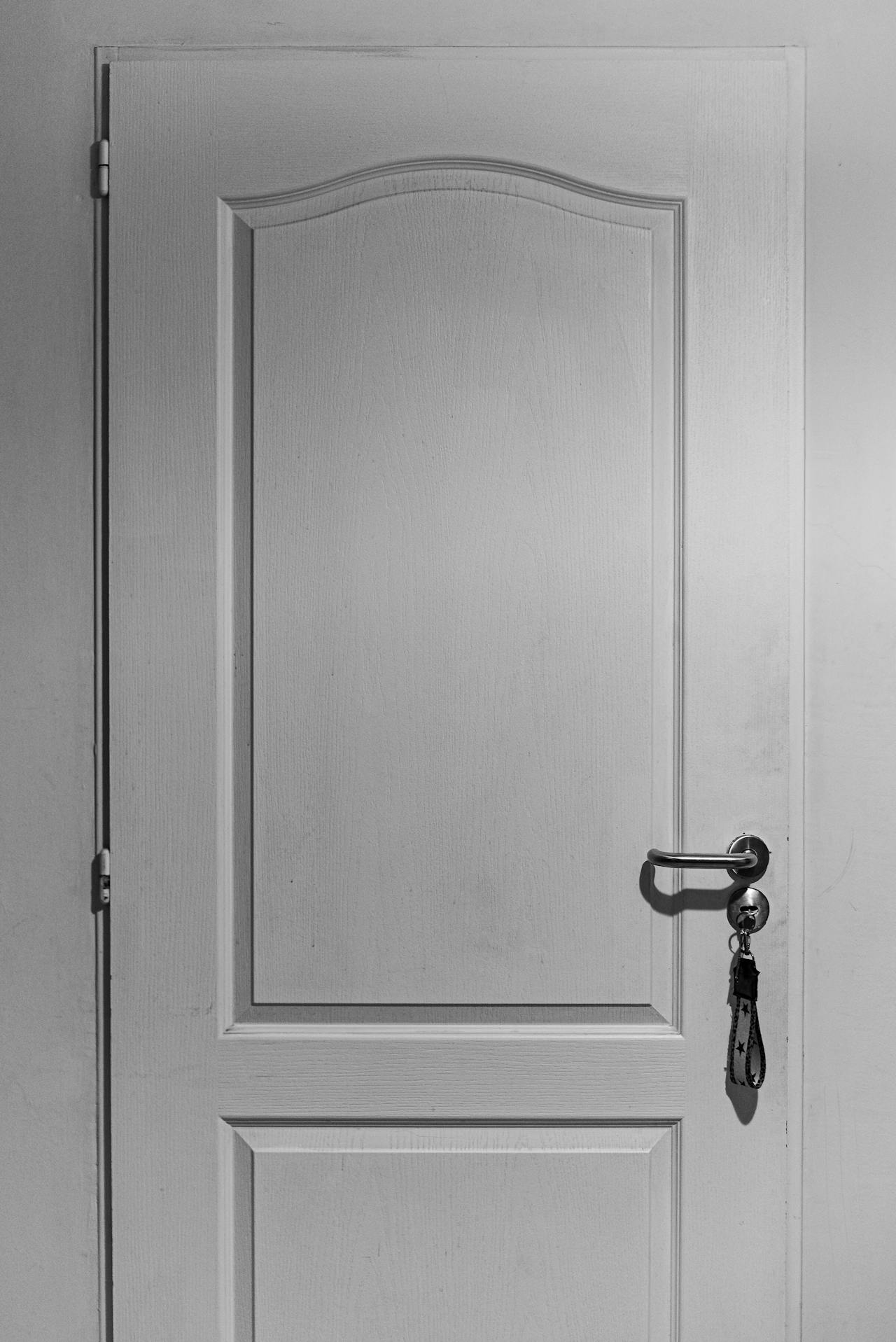 A door | Source: Pexels