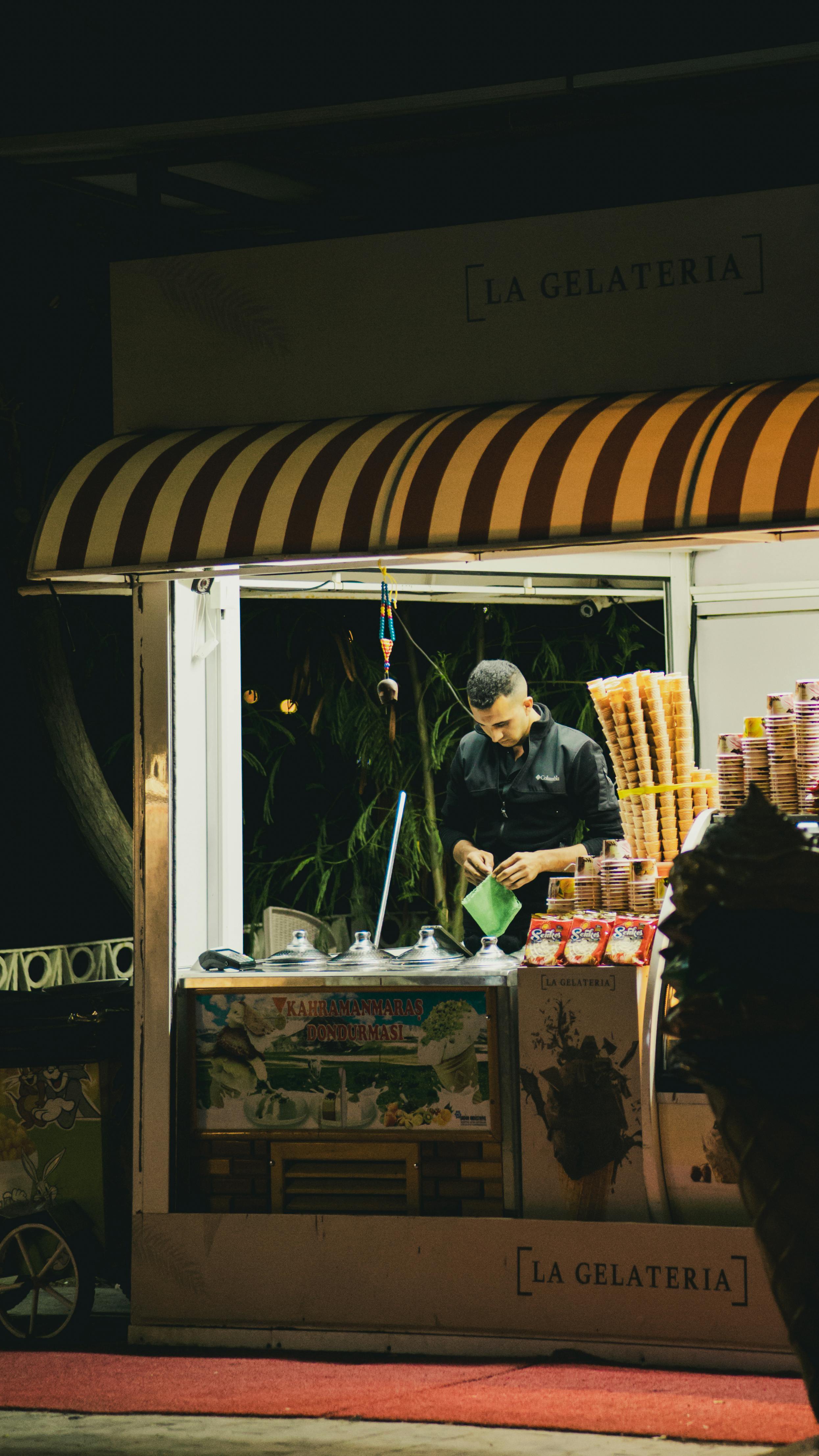 A gelato stand at night | Source: Pexels