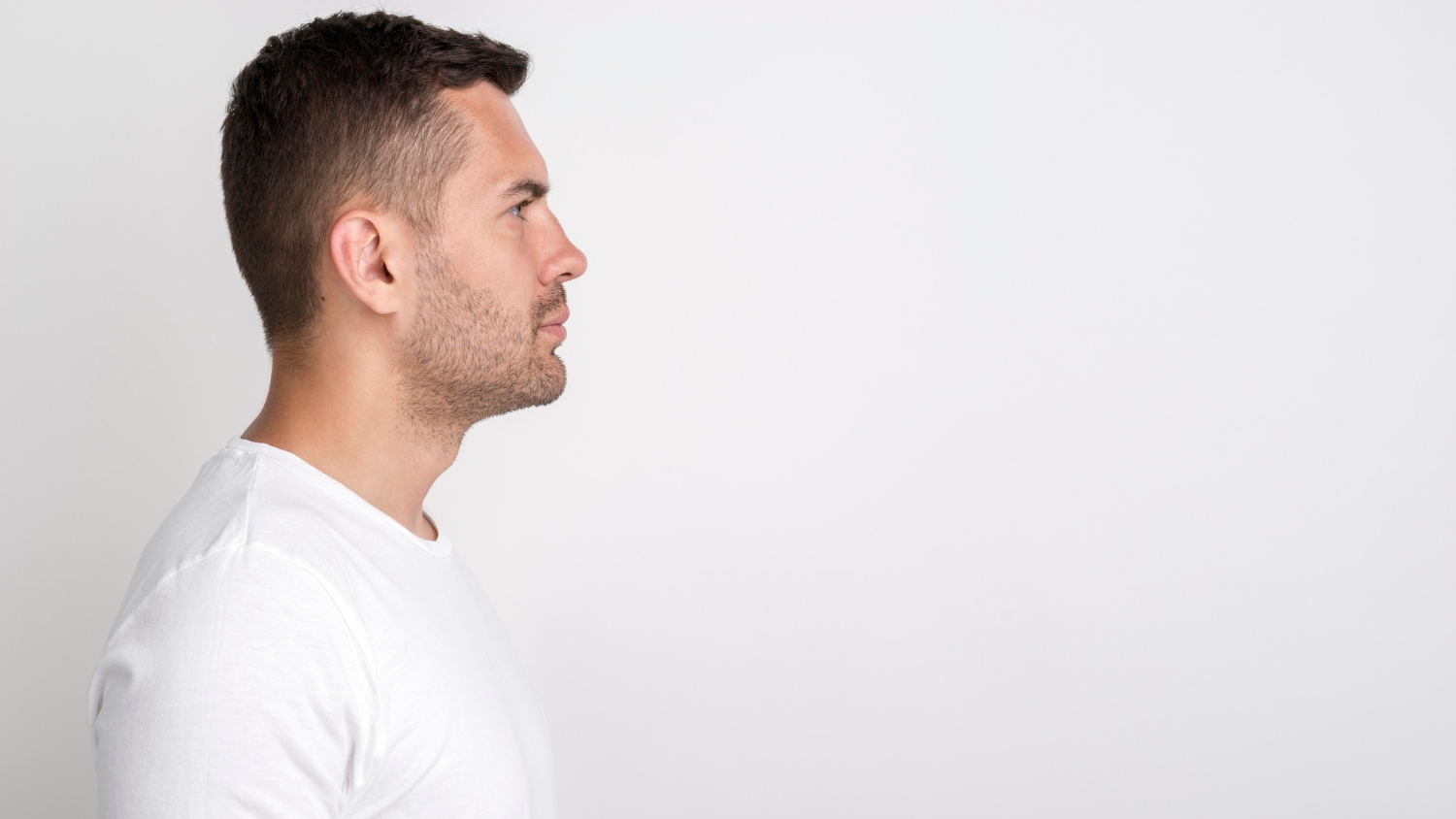 Side view of a man looking ahead | Source: Freepik
