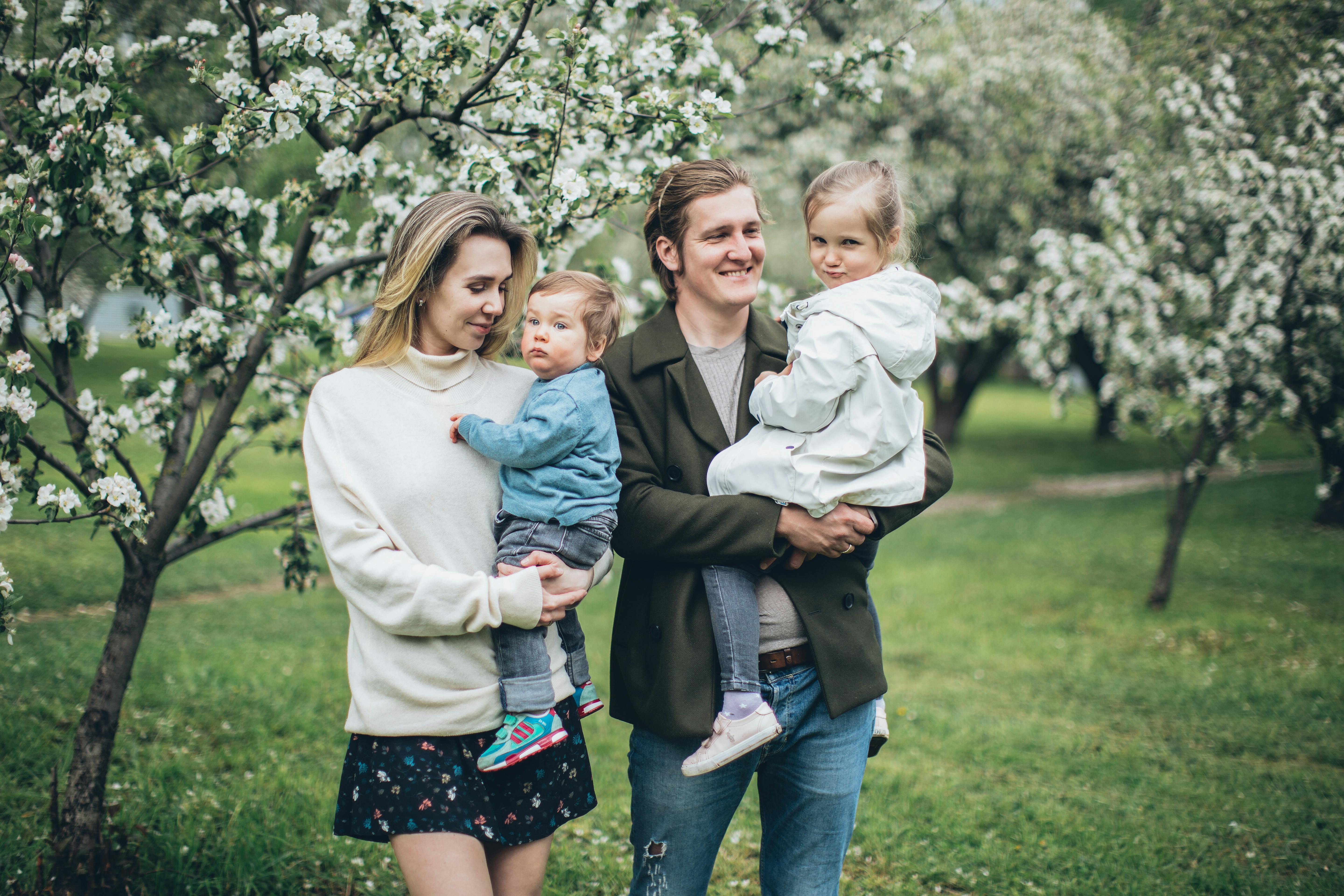 A family walking in the park | Source: Pexels