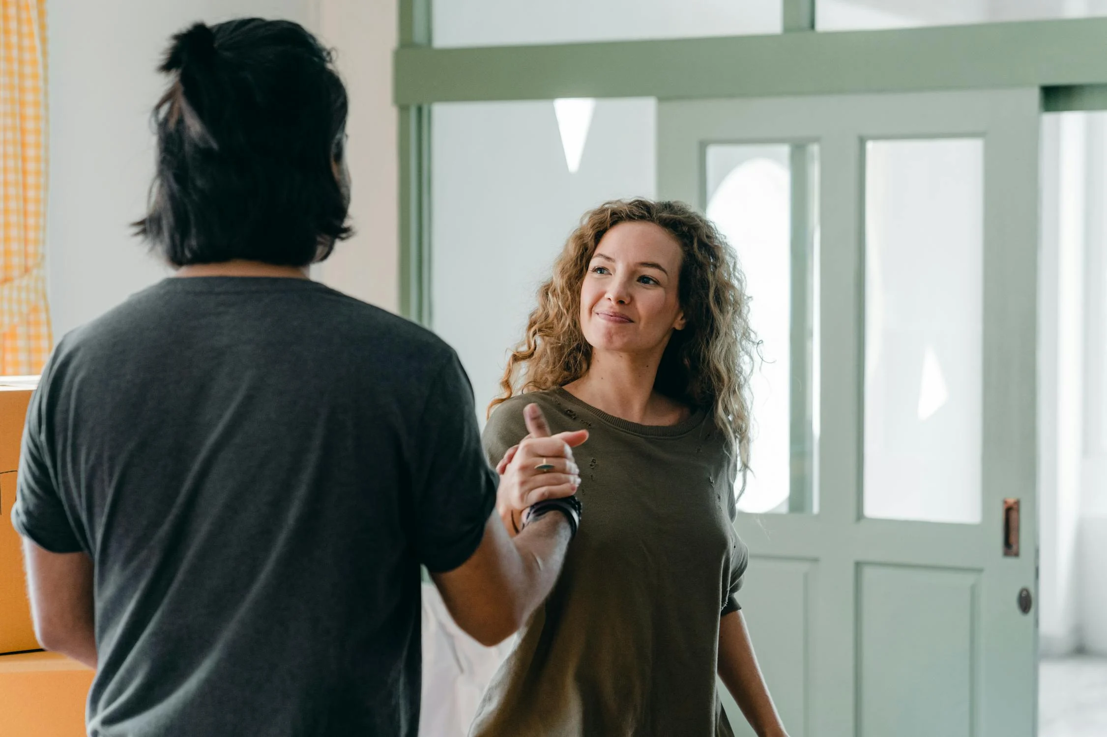 A couple looking at each other | Source: Pexels