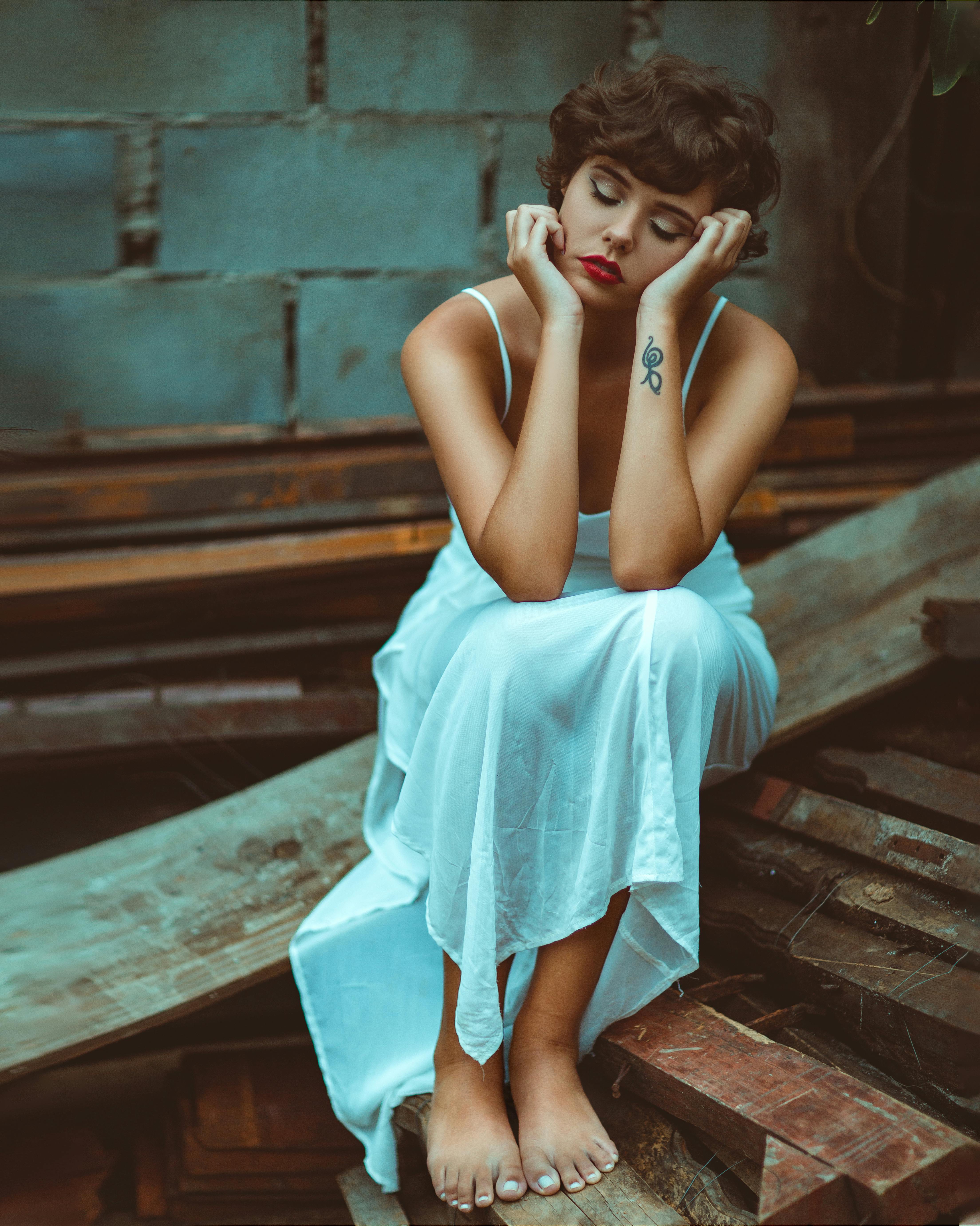 A sad woman in a dress | Source: Pexels