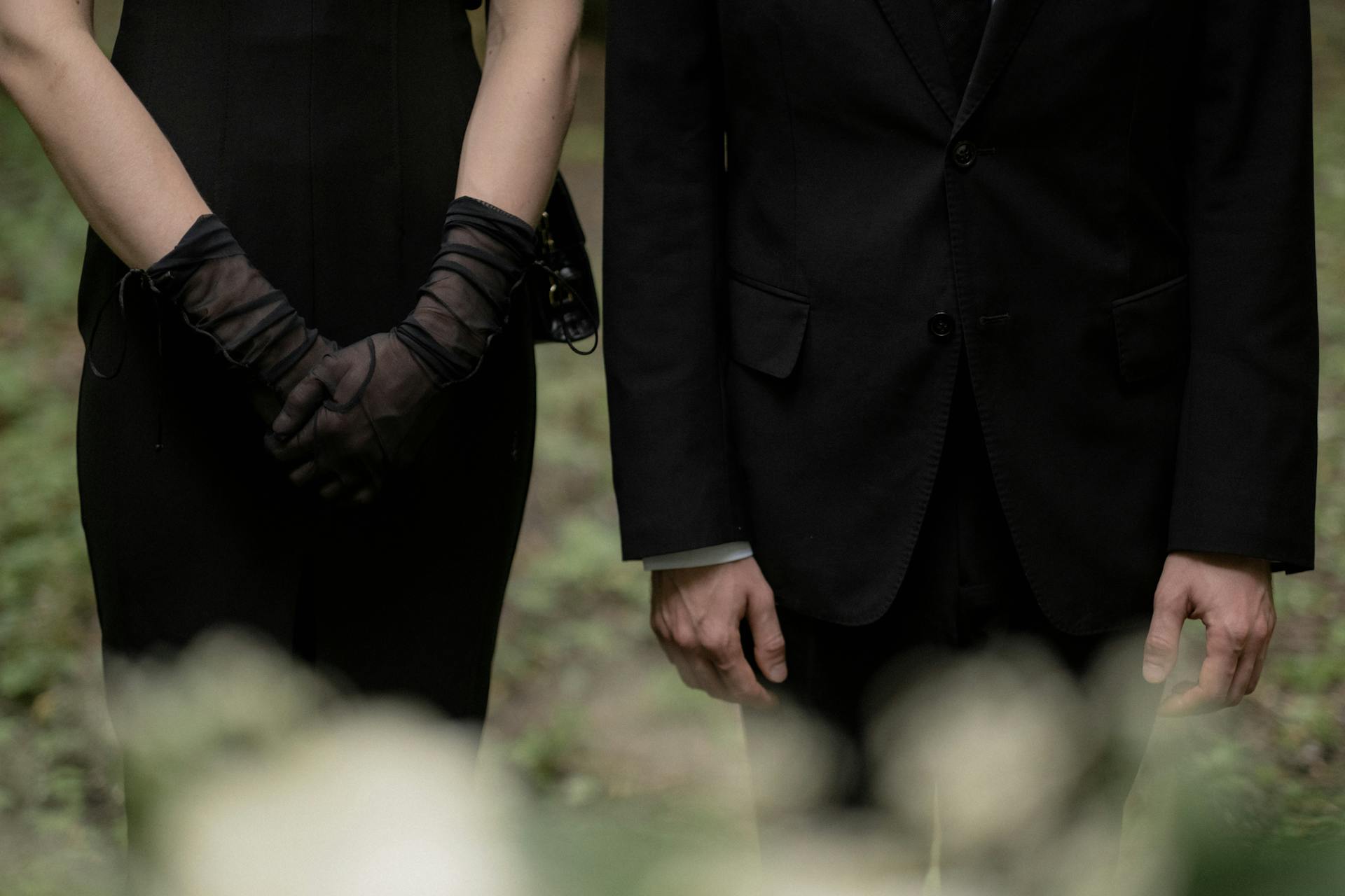 A man and a woman dressed in black | Source: Pexels