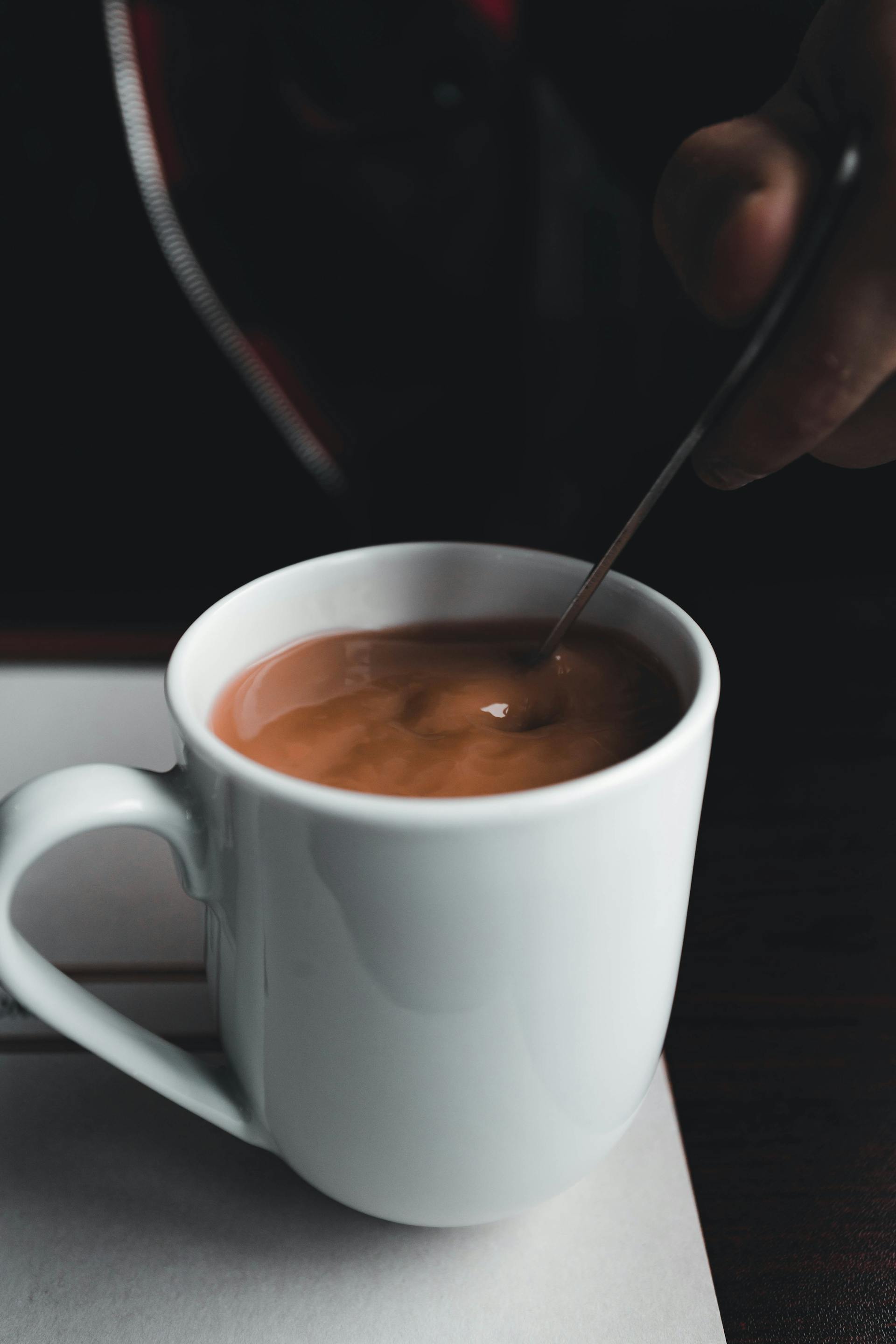 A man stirring a cup of coffee | Source: Pexels