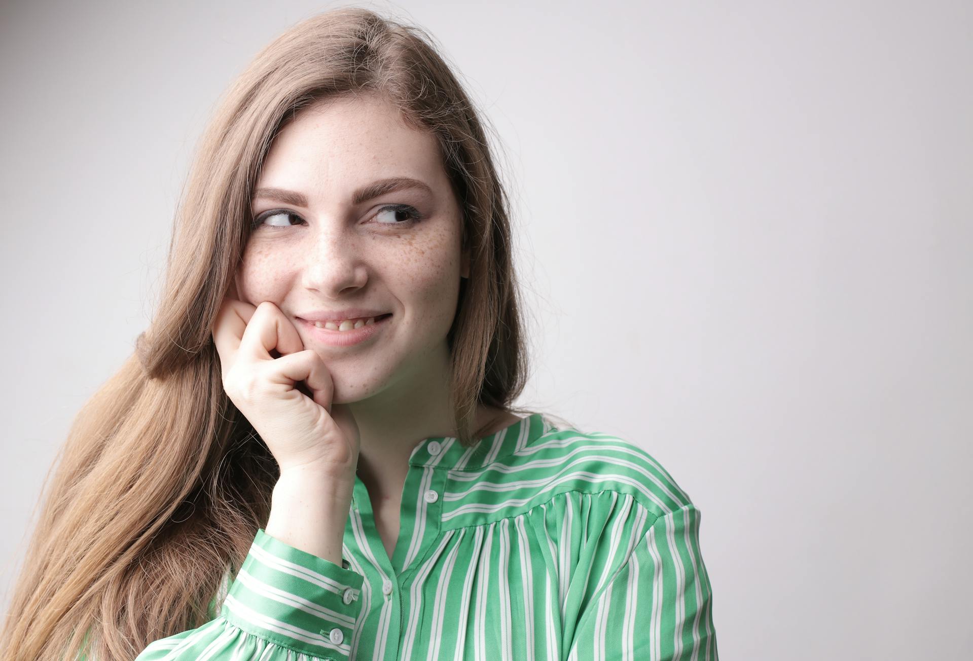 A woman smiling at someone | Source: Pexels
