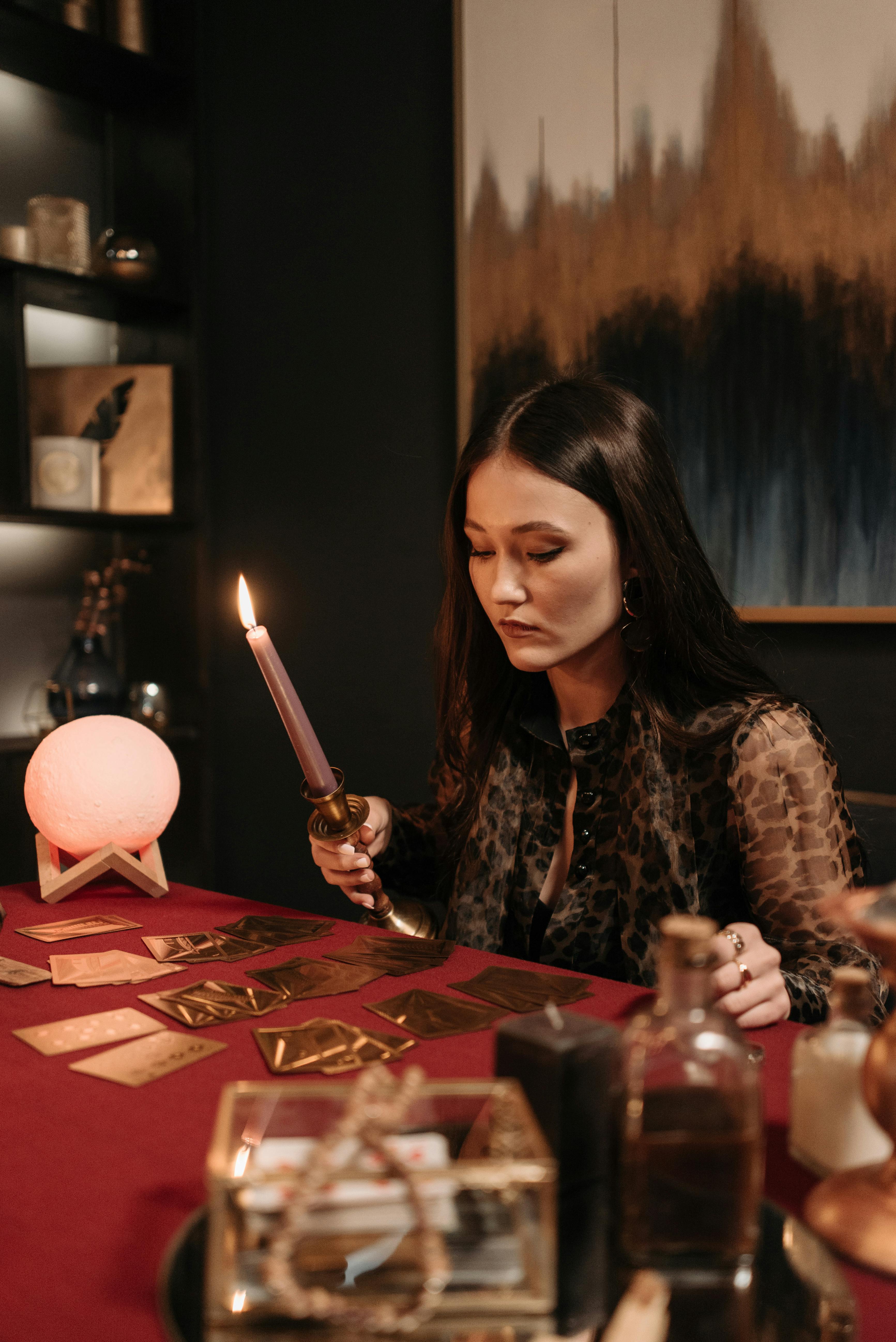 A fortune teller holding a candle | Source: Pexels