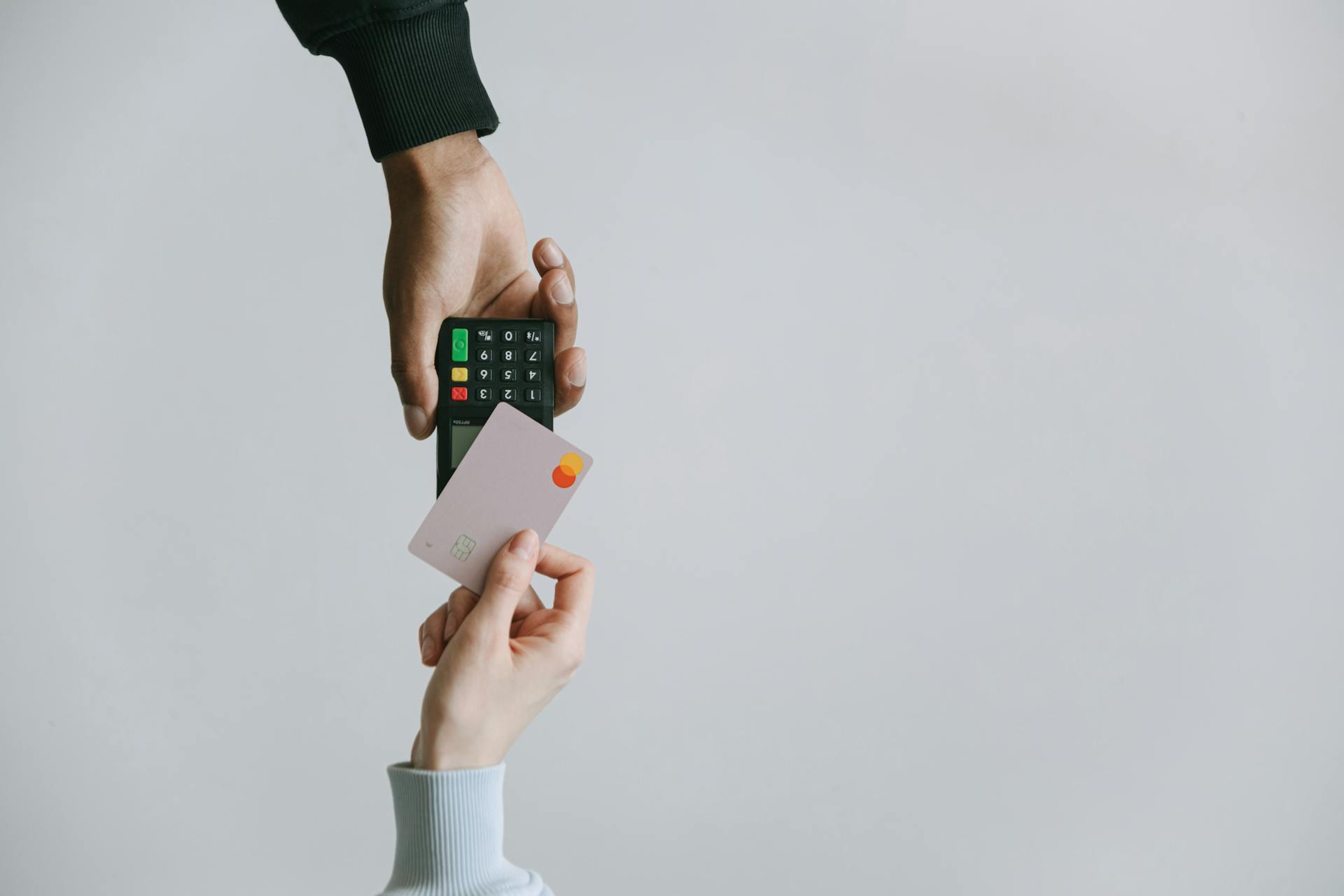 A woman making a payment using her card | Source: Pexels