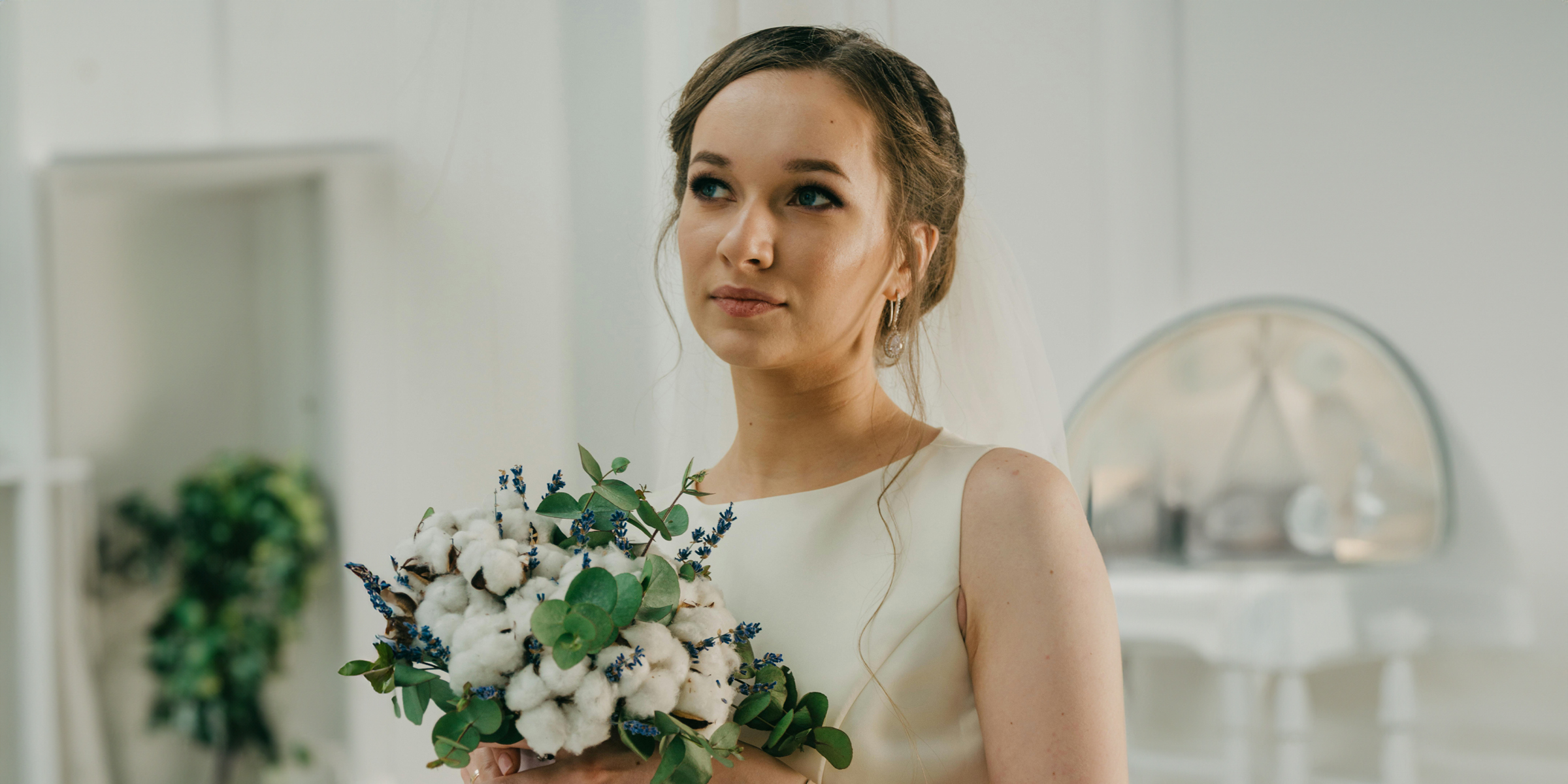 A bride holding a bouquet | Source: Pexels