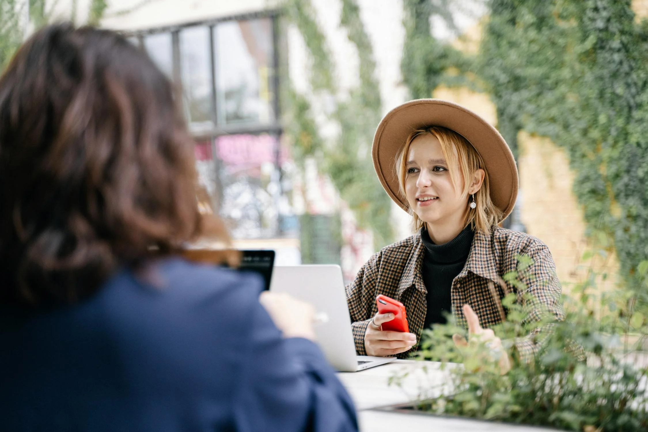 Two women sitting in a cafe | Source: Pexels