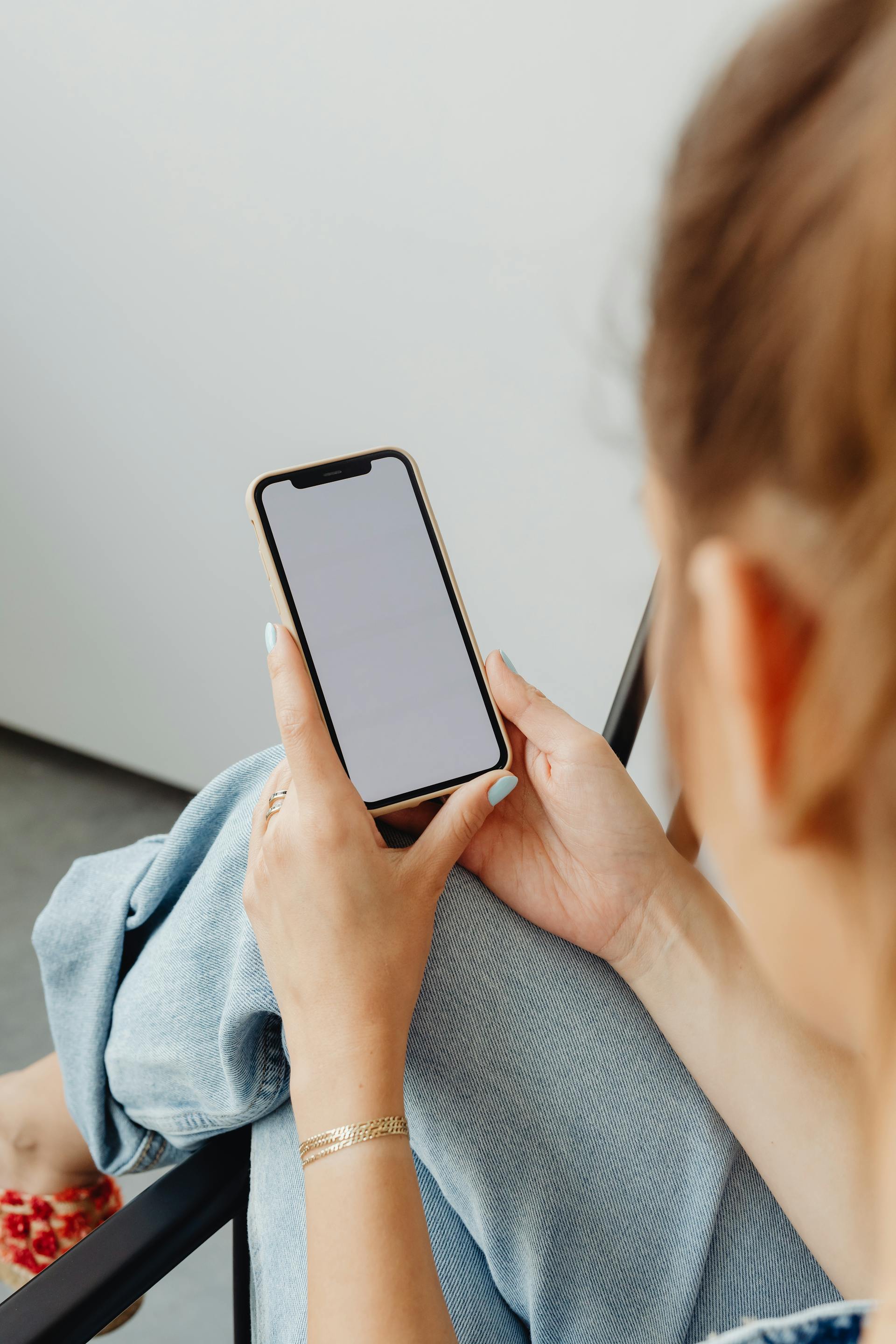 A woman holding a phone | Source: Pexels