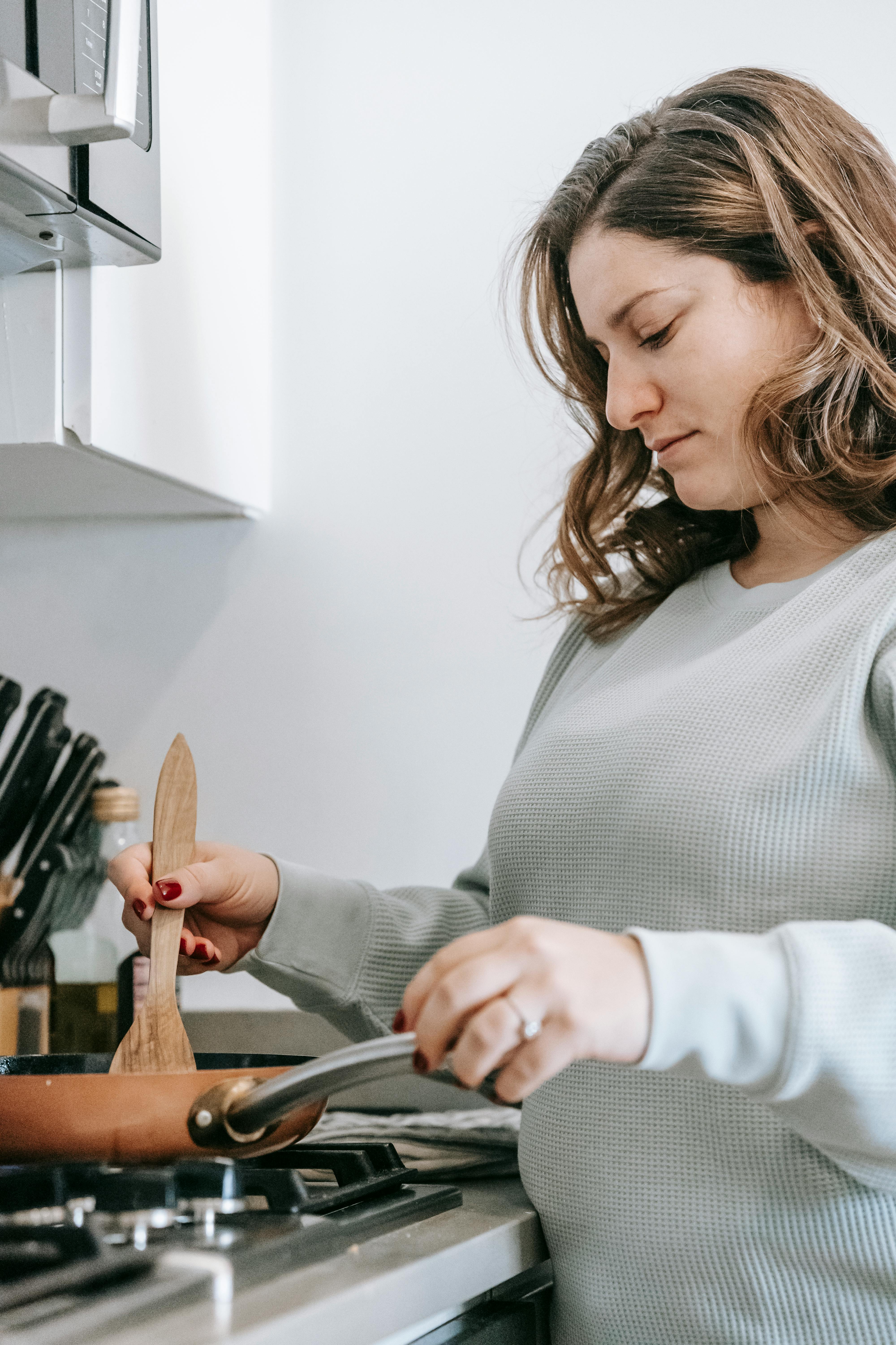 Woman cooking | Source: Pexels