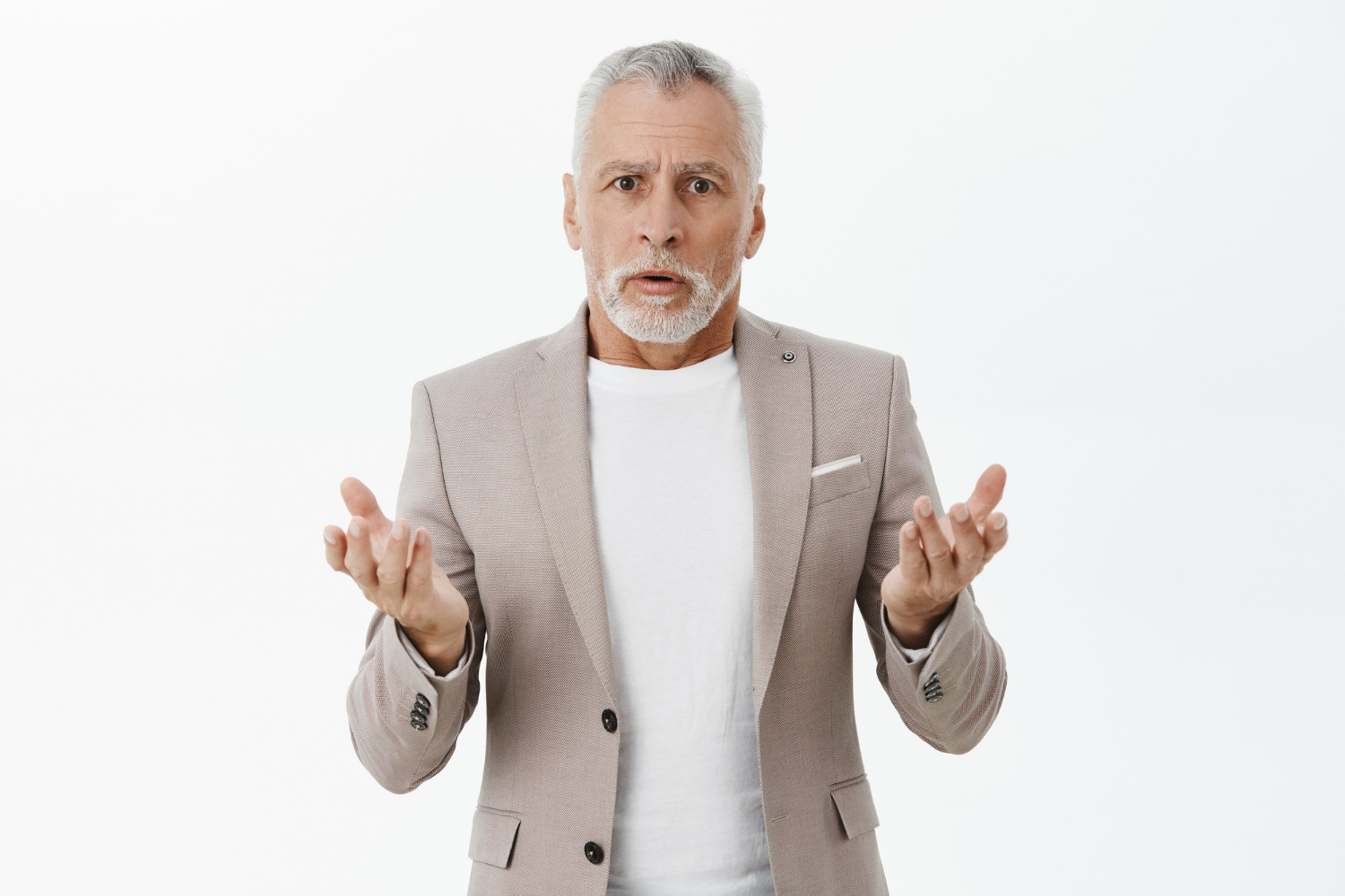 A senior man looking concerned | Source: Freepik