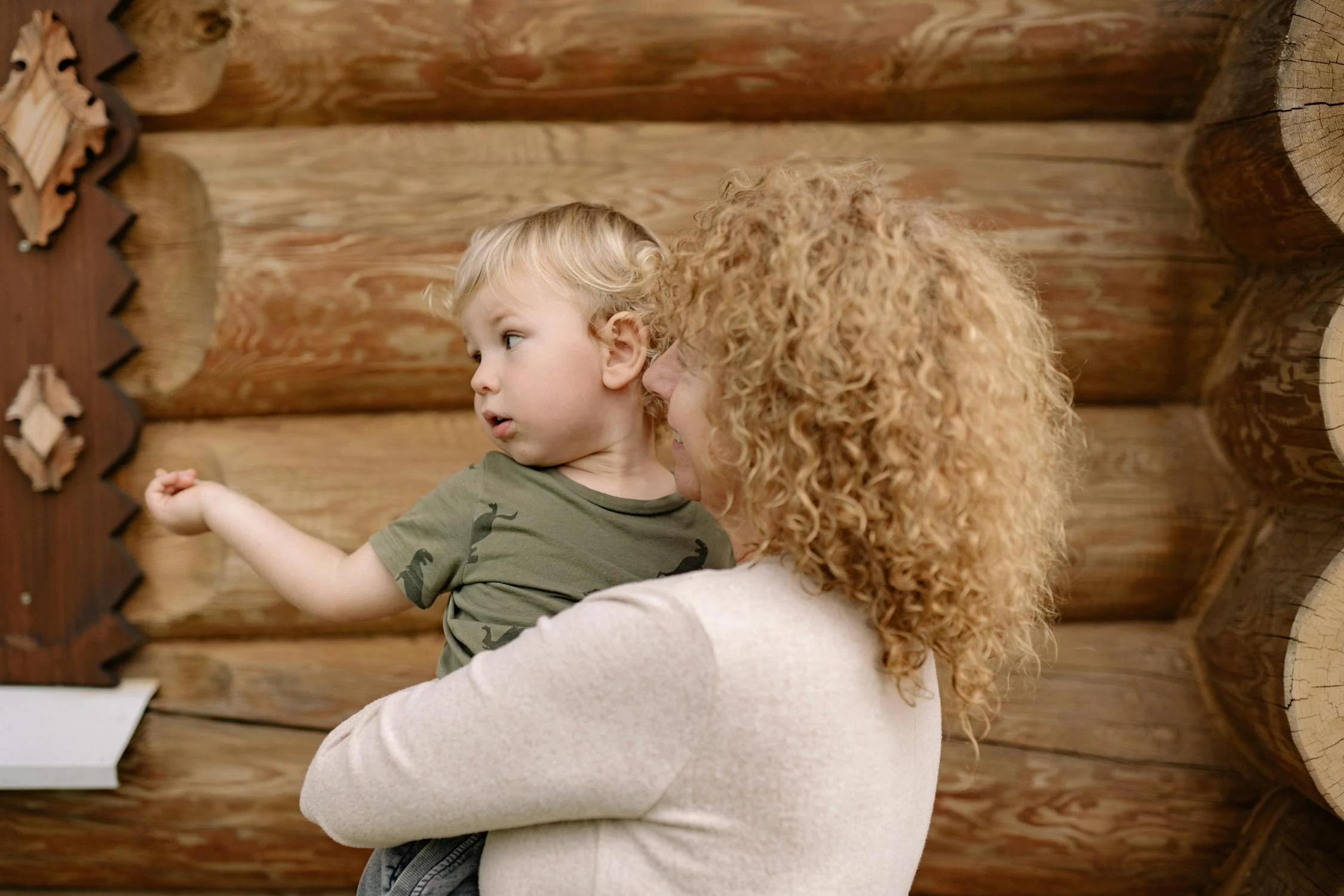 A grandmother holding a toddler | Source: Pexels