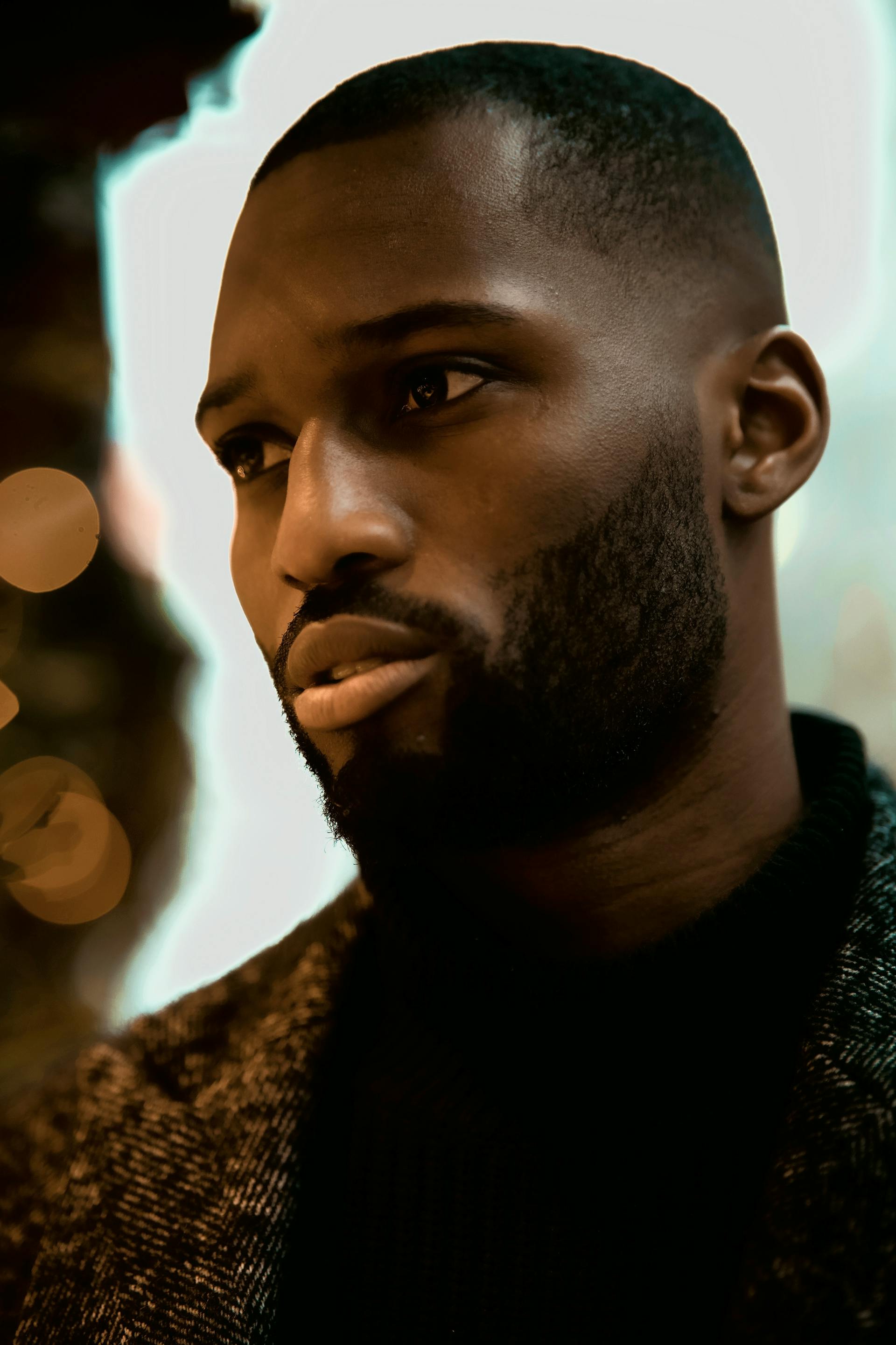 A remorseful-looking man | Source: Pexels