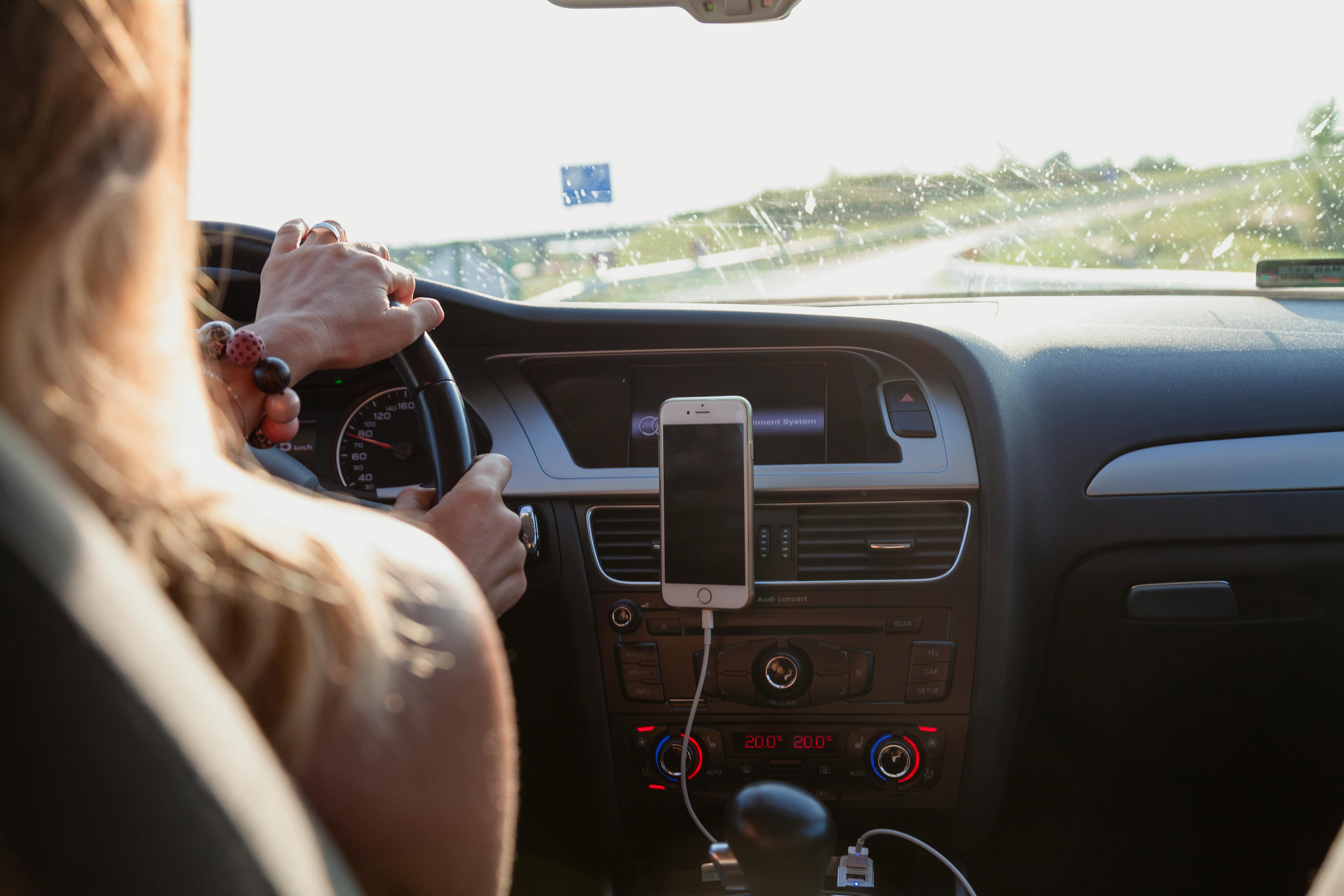 A woman driving | Source: Pexels