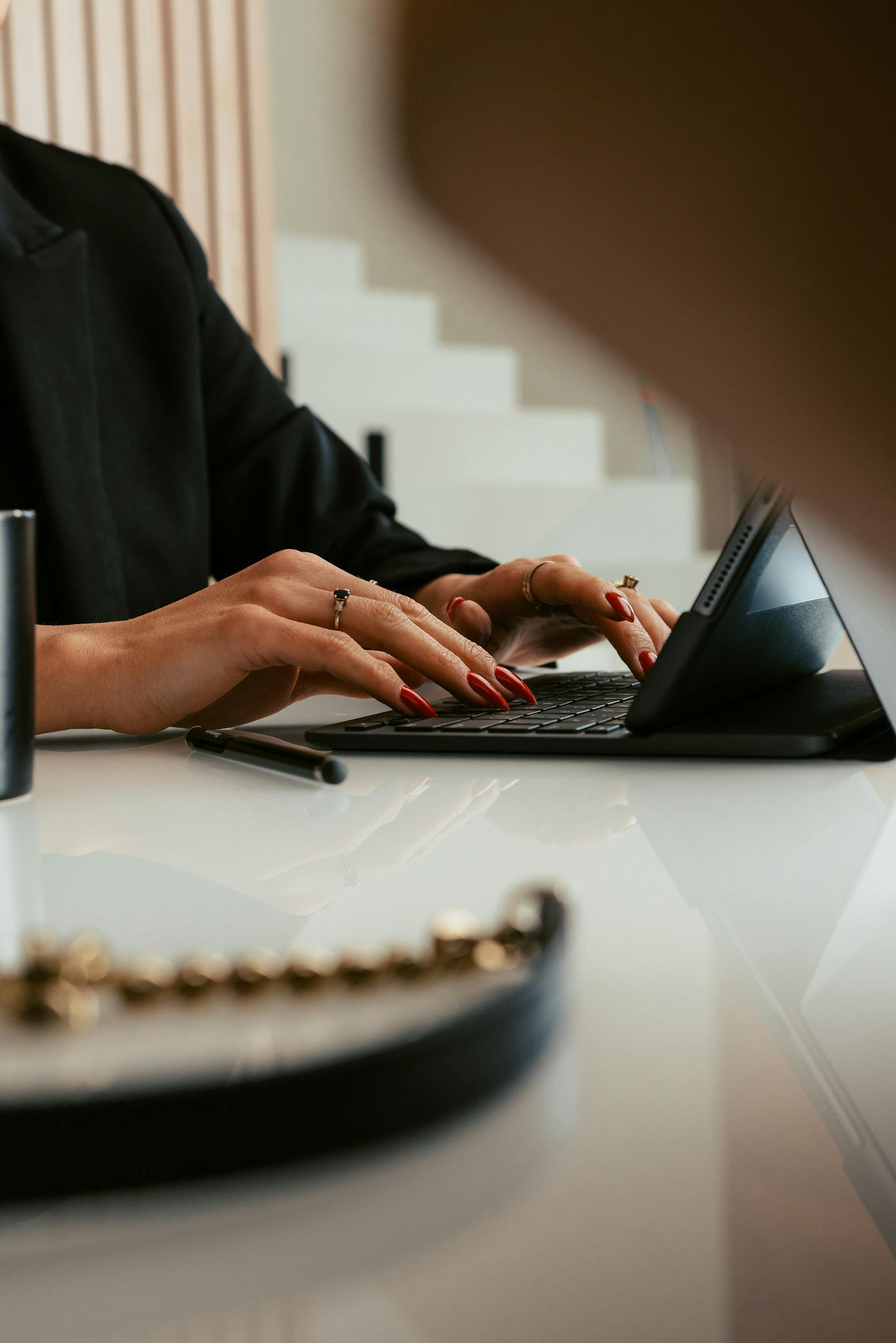 A woman working in her office | Source: Pexels