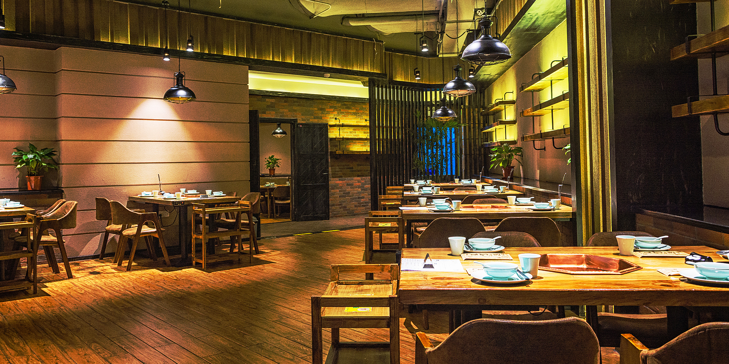 The interior of an upscale restaurant | Source: Freepik