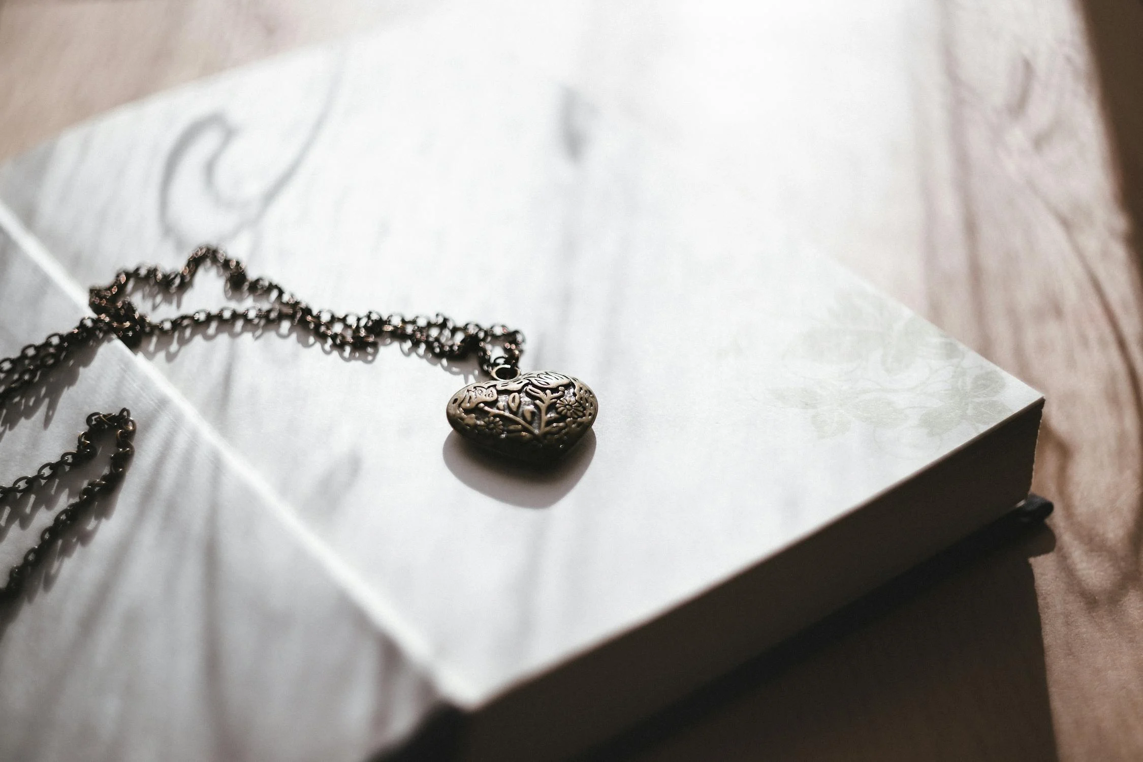 A heart-shaped locket | Source: Pexels