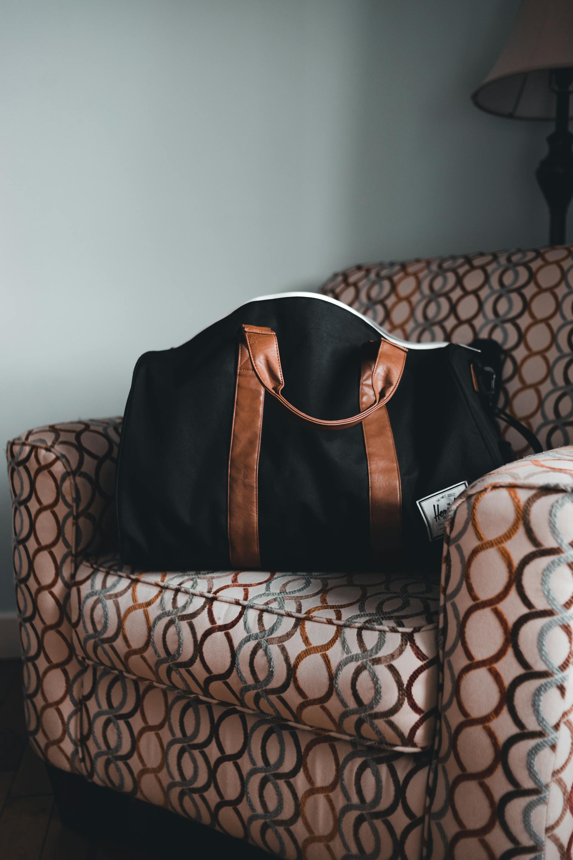 A duffel bag lying on an armchair | Source: Pexels