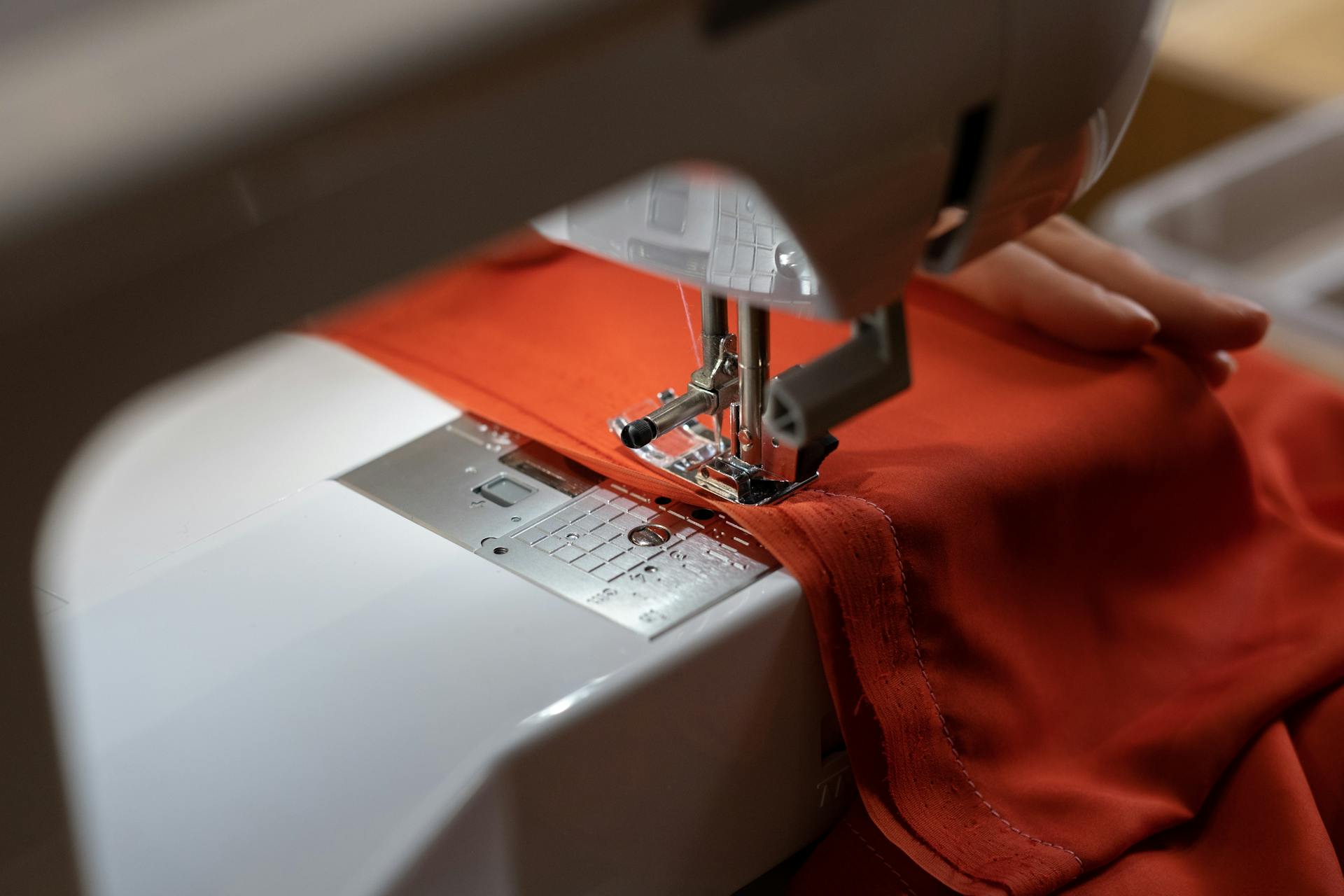 A woman using a sewing machine | Source: Pexels