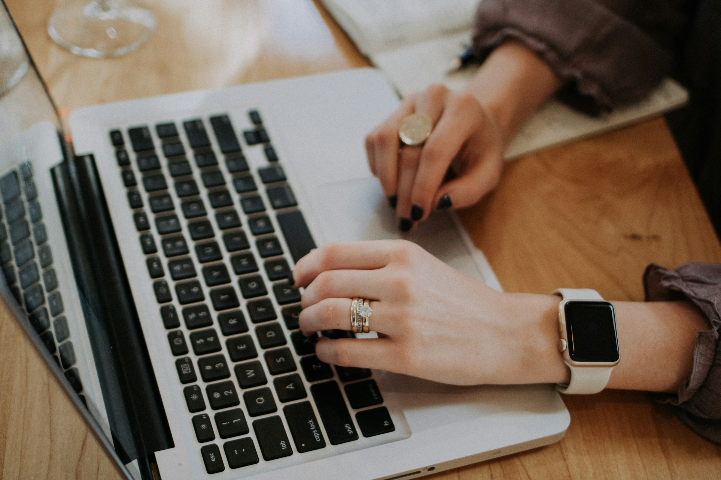 A close-up shot of a woman working on her laptop | Source: Unsplash