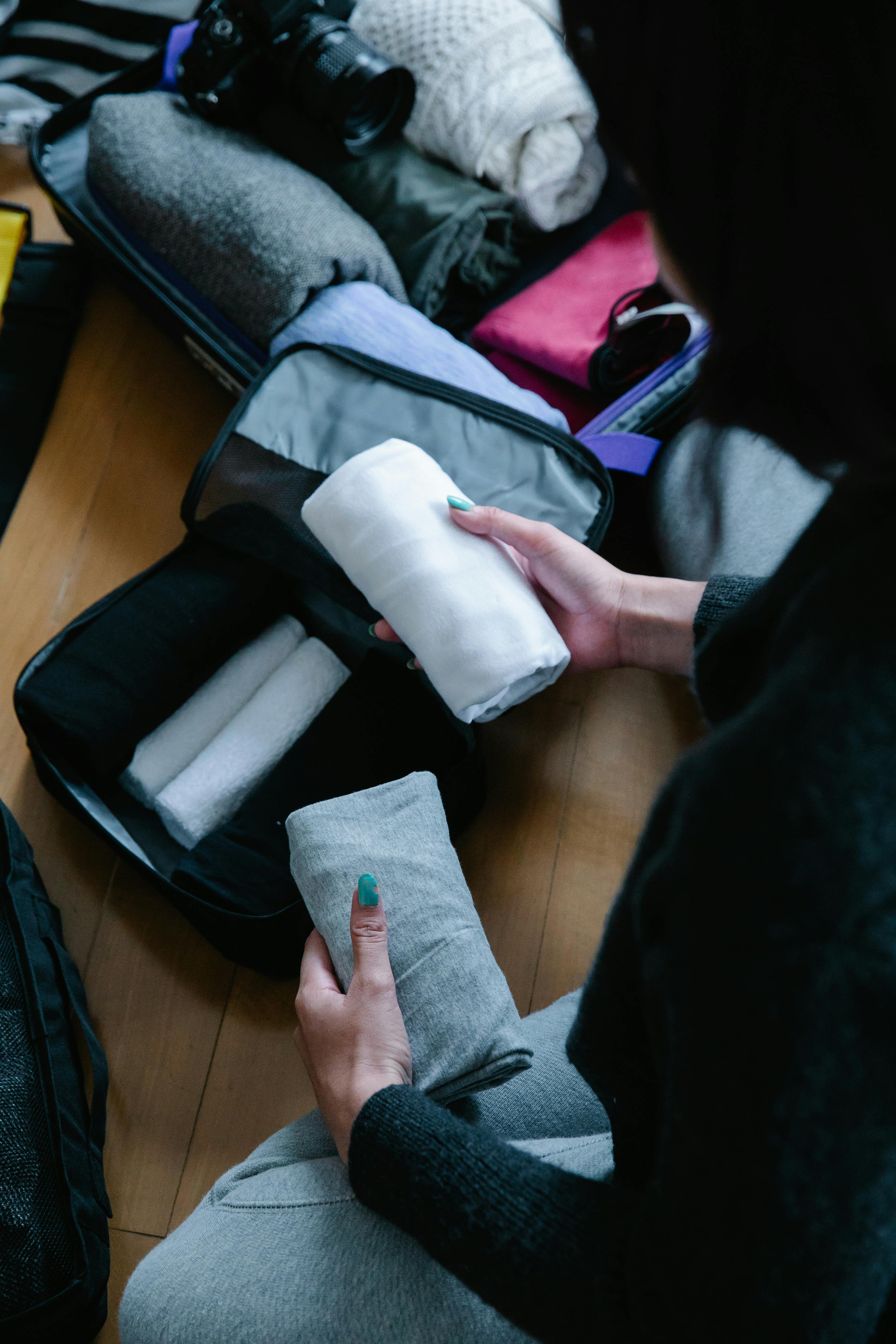 A woman packing | Source: Pexels