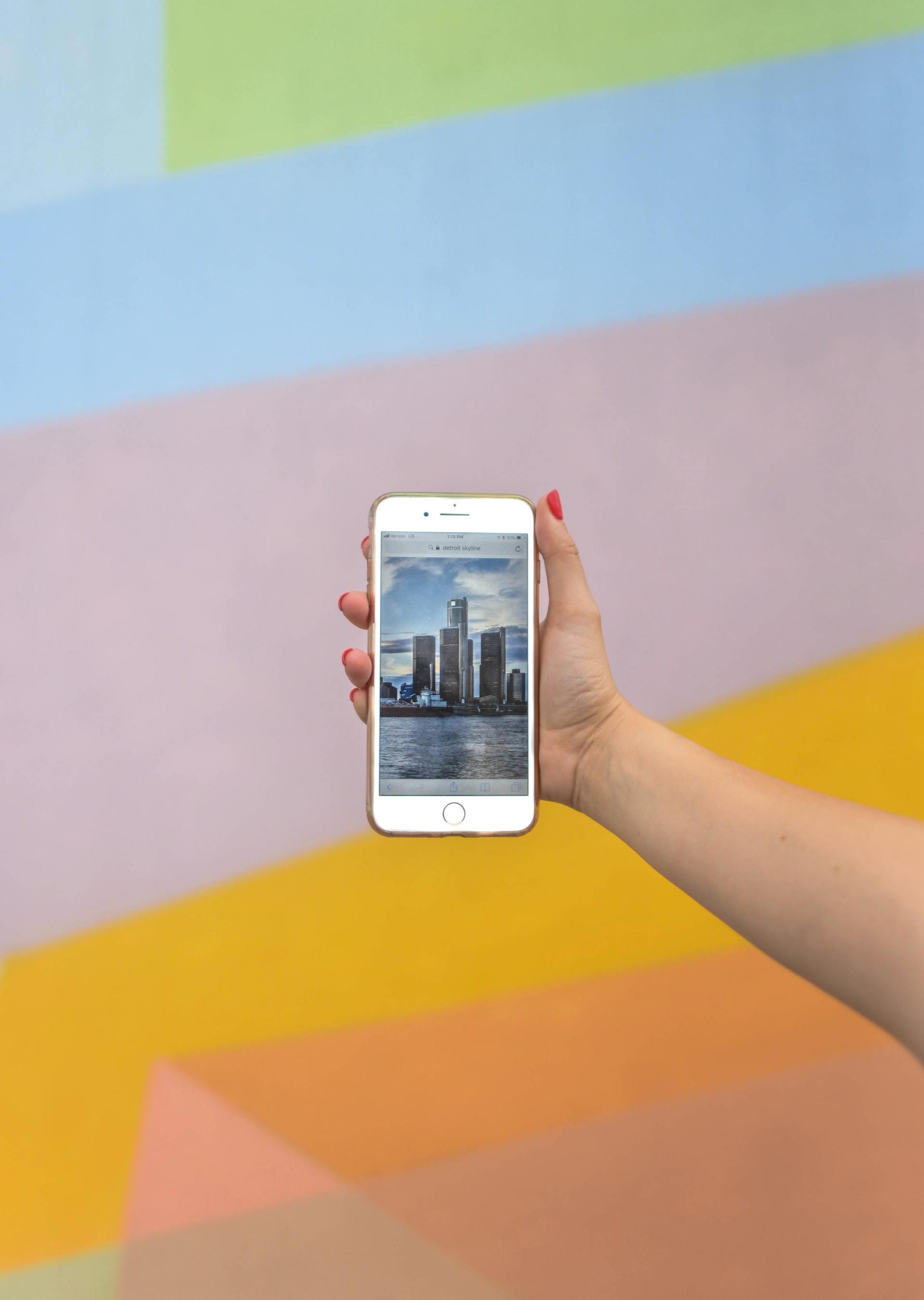 A woman holding a cell phone | Source: Pexels