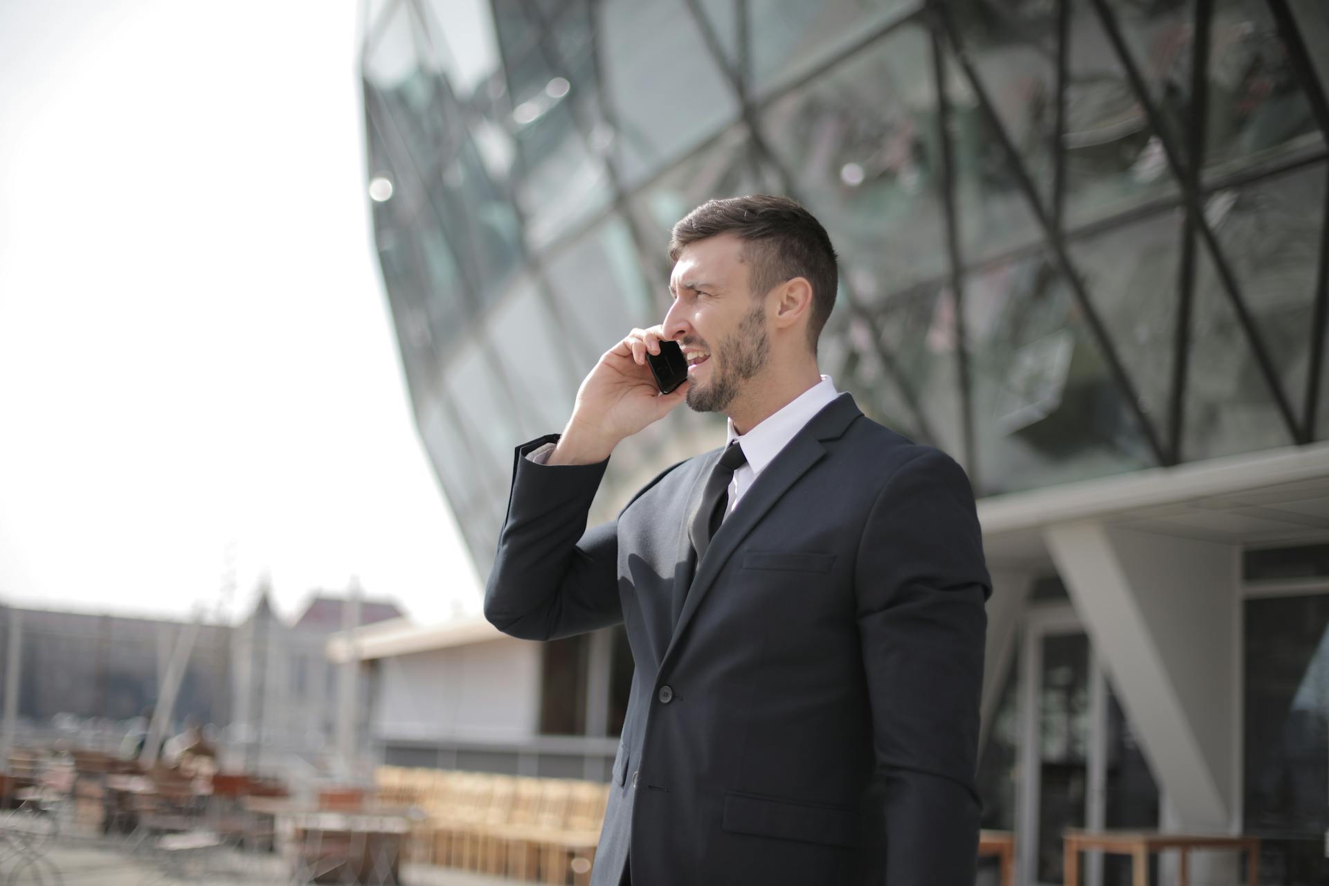 A man talking on his phone | Source: Pexels