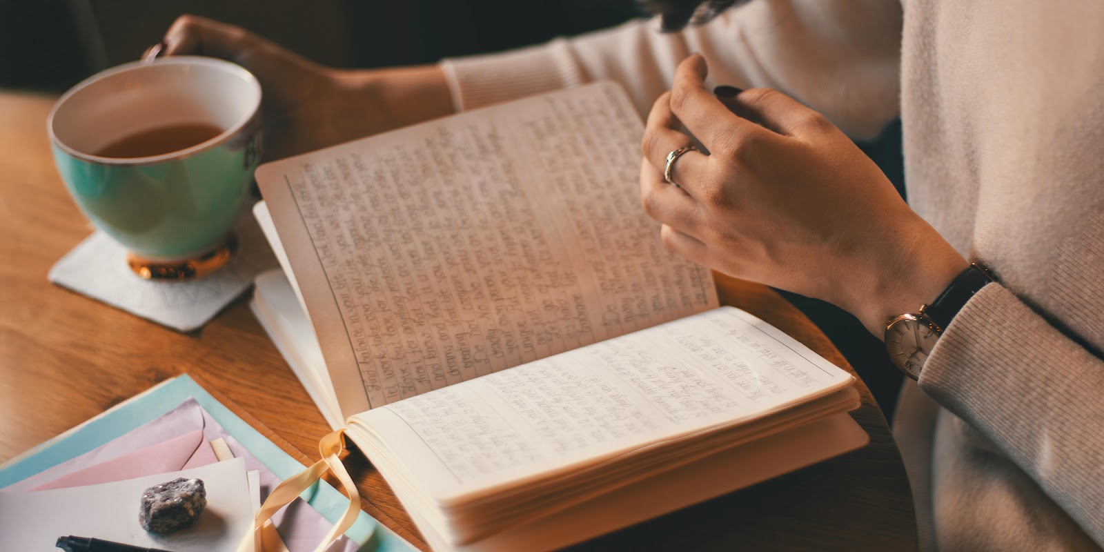 A woman with a journal | Source: Pexels