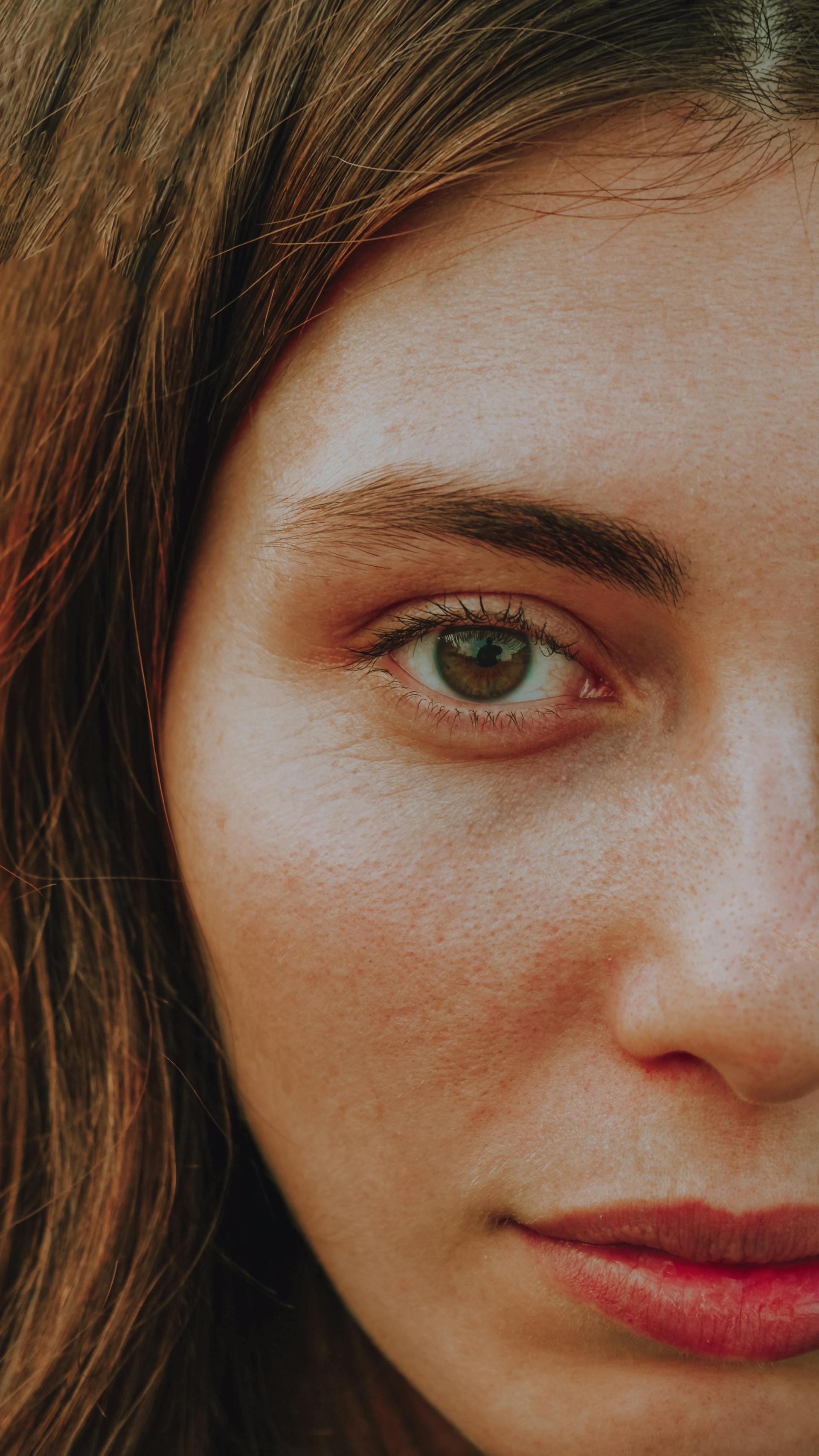 A close-up shot of a woman's face | Source: Pexels