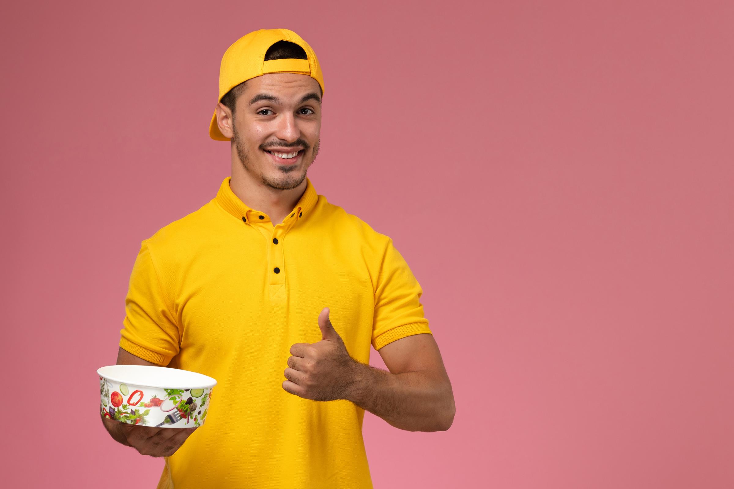 A happy man holding a dish | Source: Freepik