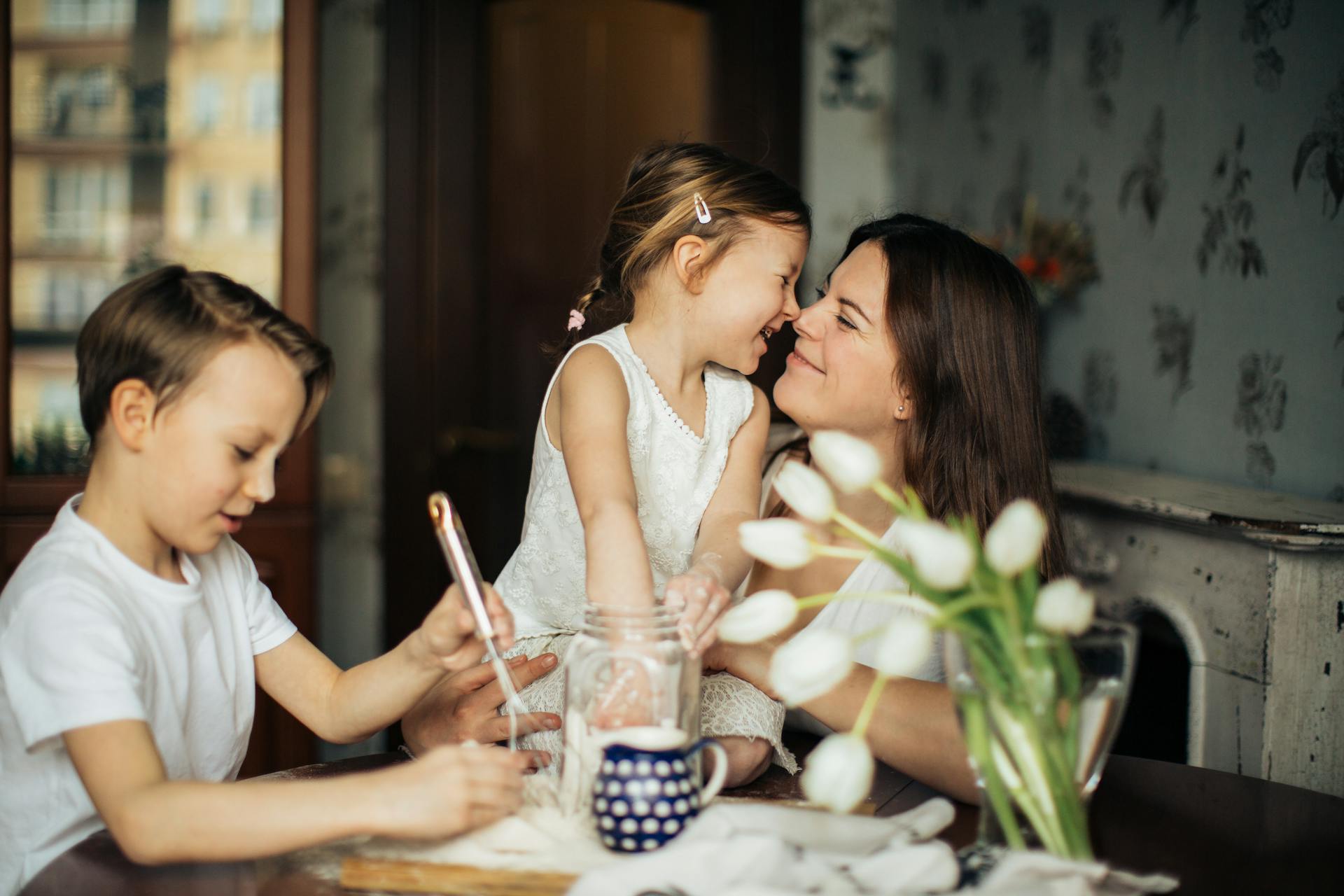 A mother with two kids | Source: Pexels