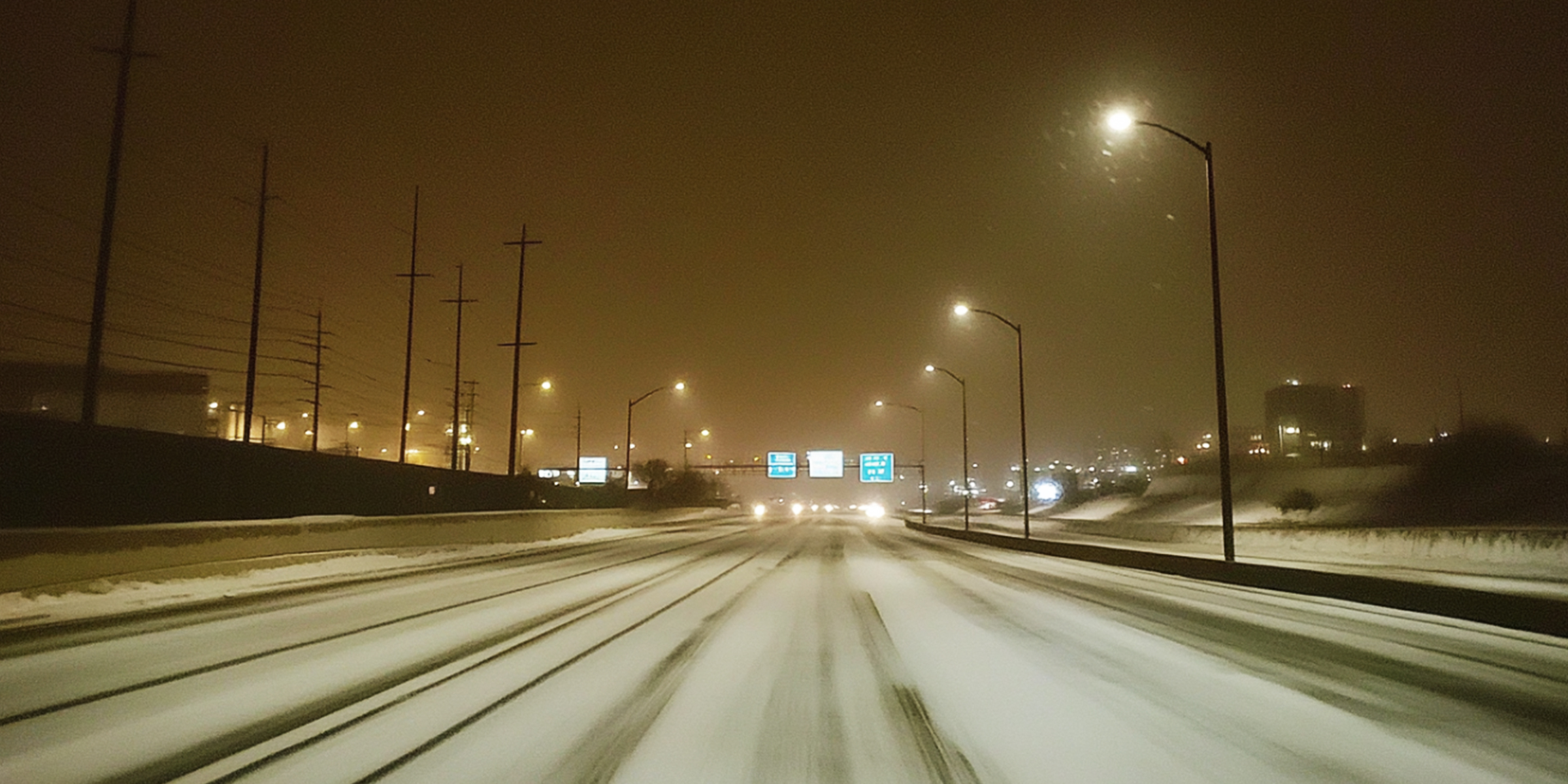 A snowy highway | Source: Amomama