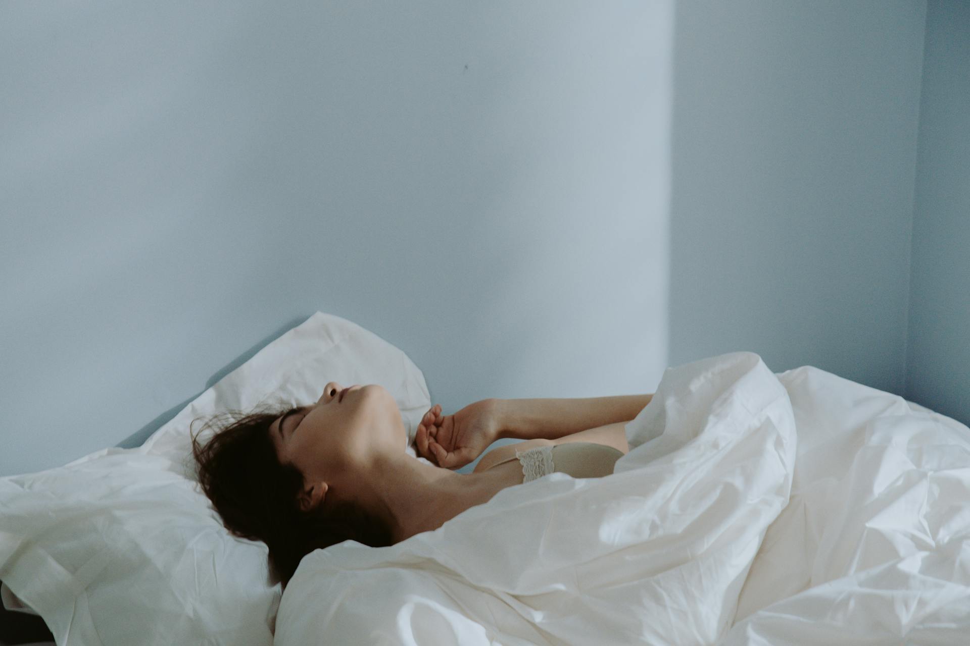 A woman taking a nap | Source: Pexels