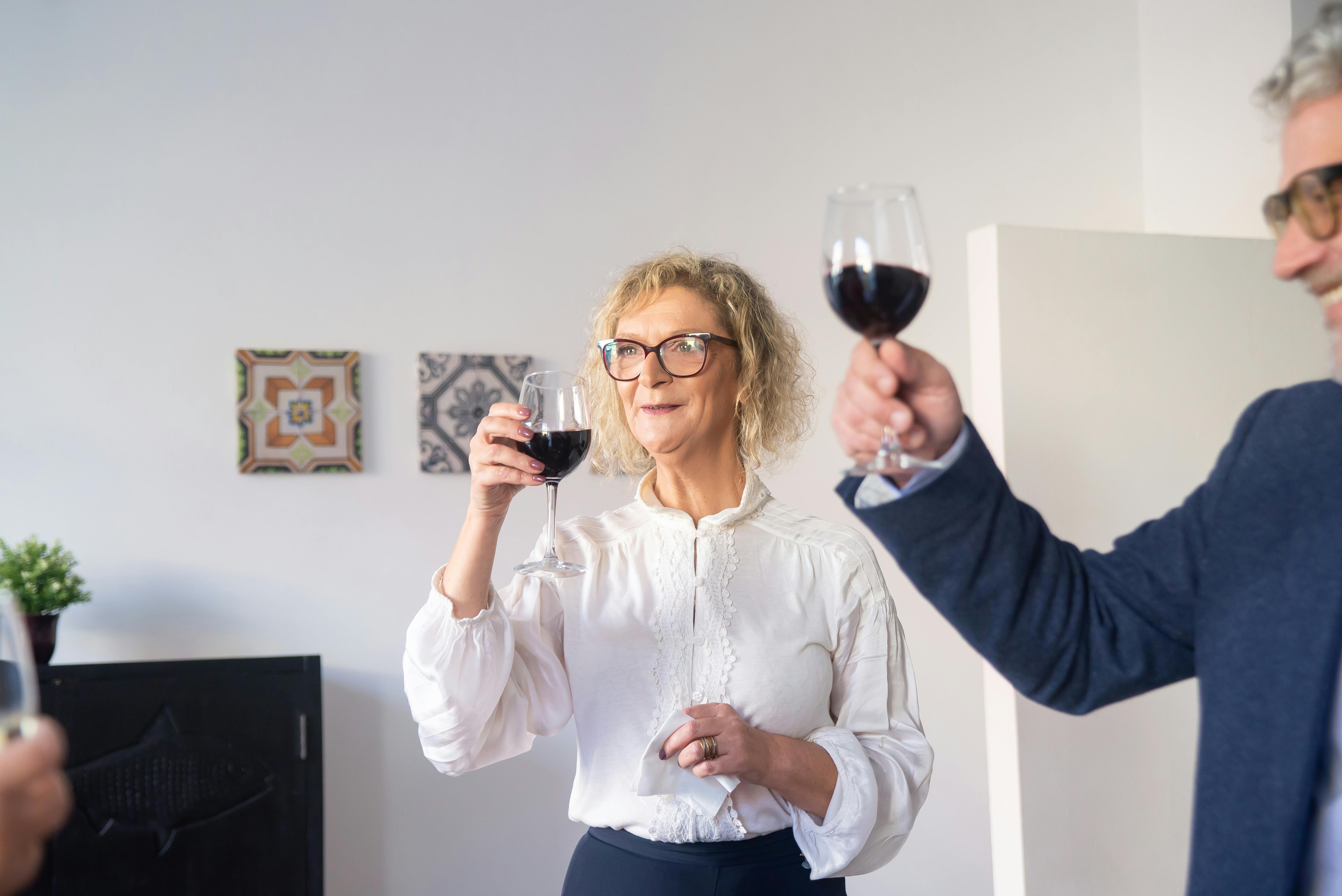 A man and a woman holding glasses of wine | Source: Pexels