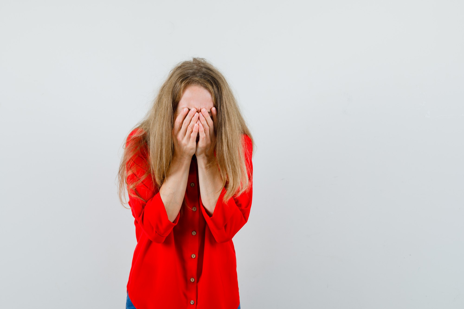 A woman sobbing bitterly | Source: Freepik