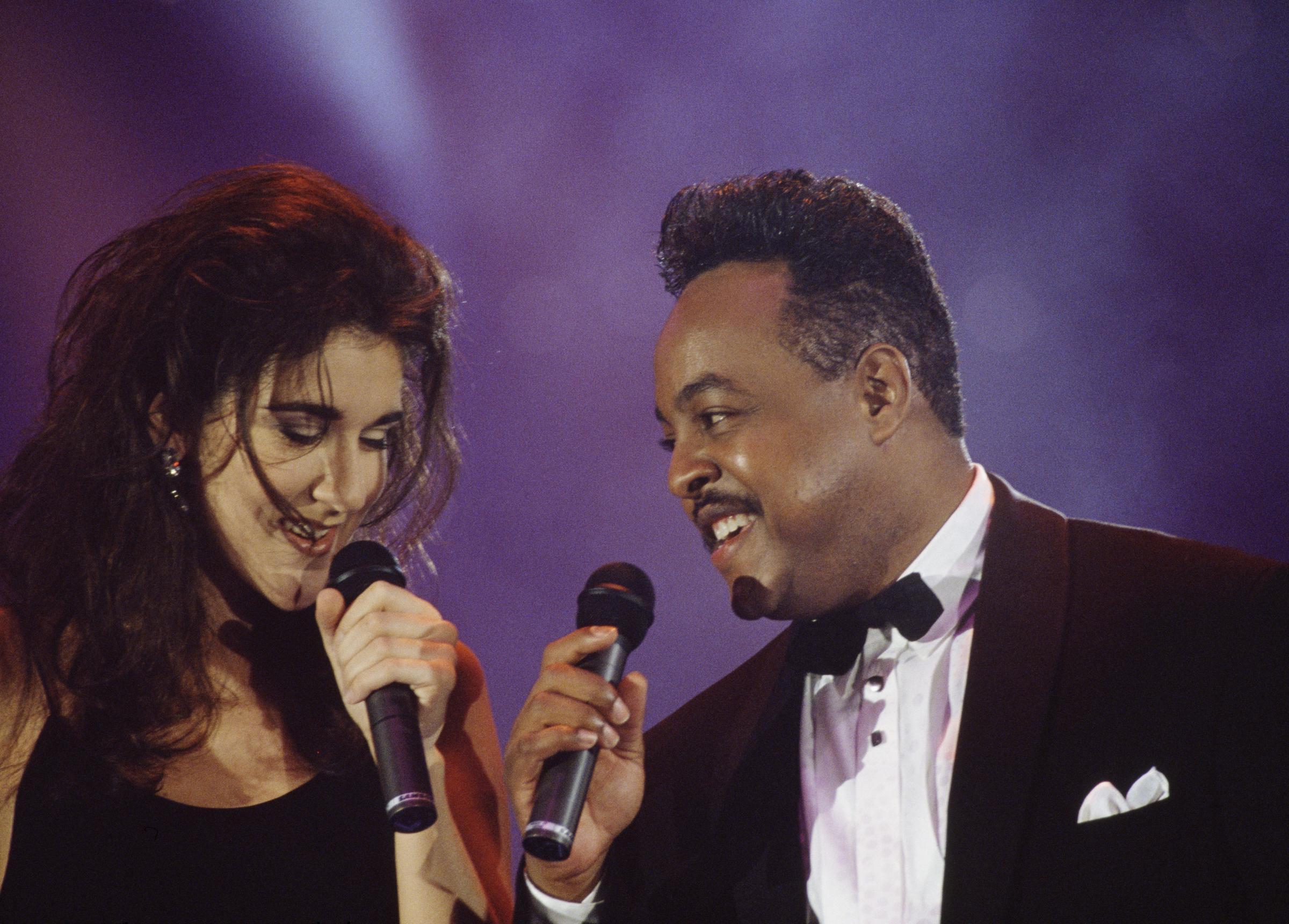 Celine Dion and Peabo Bryson perform during the 1992 World Music Awards ceremony on May 14 in Monaco. | Source: Getty Images