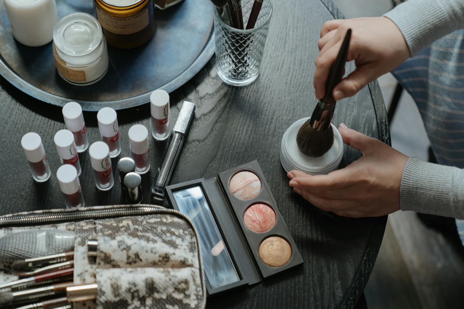 Makeup on a table | Source: Pexels
