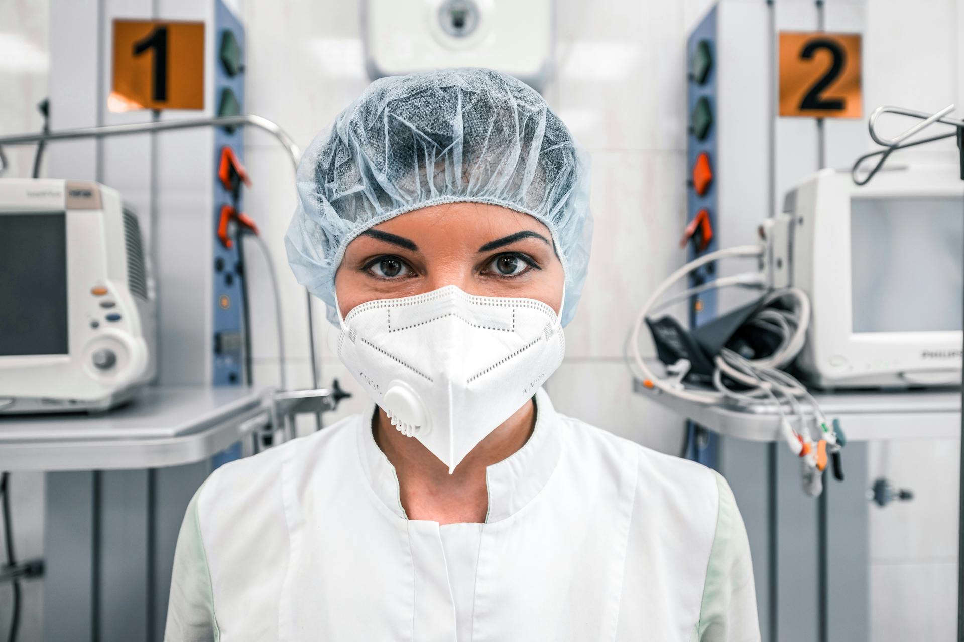 A medical professional standing near medical machinery | Source: Pexels