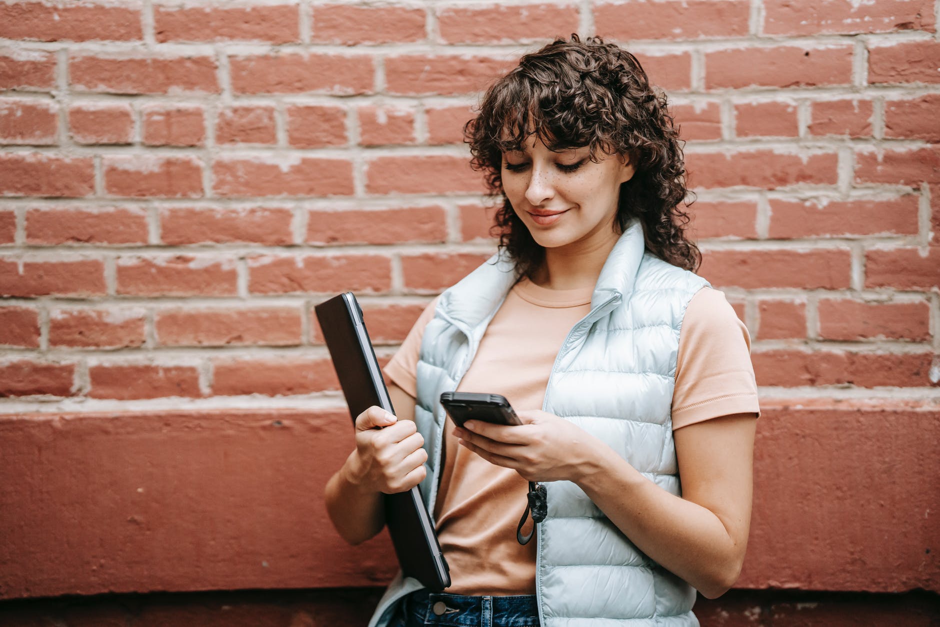 Dad and I talked on the phone regularly. | Source: Pexels