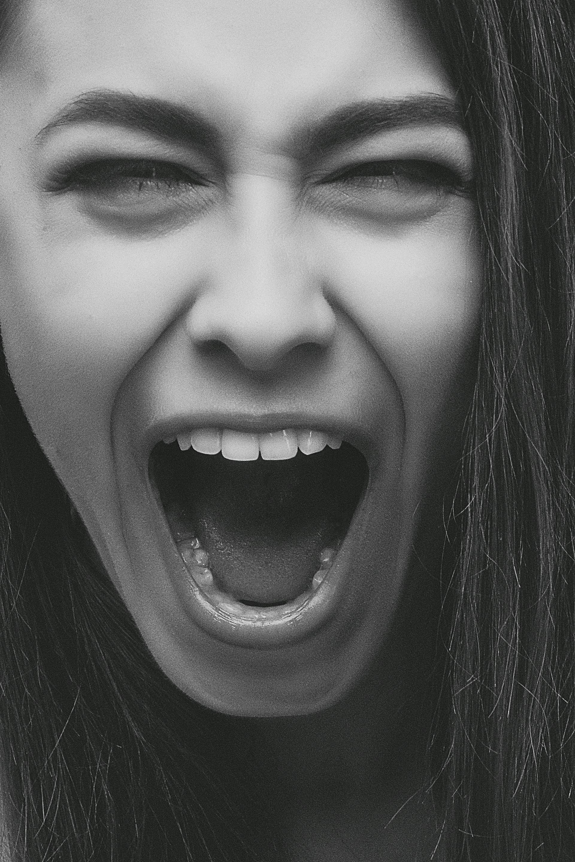 A woman shouting at someone | Source: Pexels