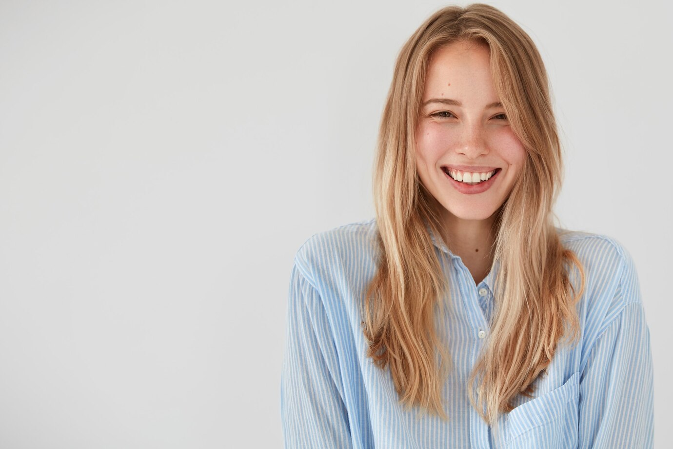 A smiling young woman | Source: Freepik