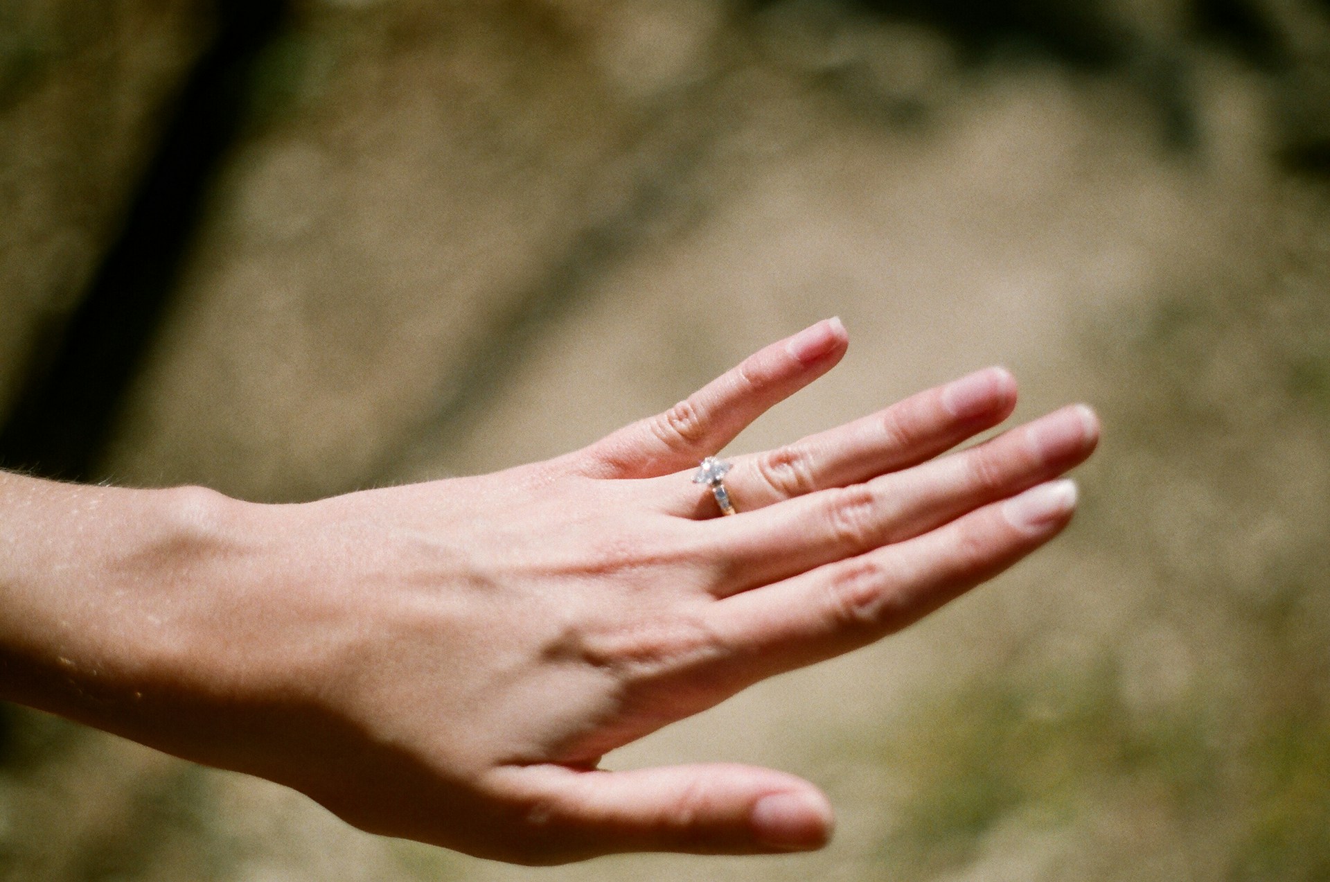 A woman wearing a diamond ring | Source: Unsplash