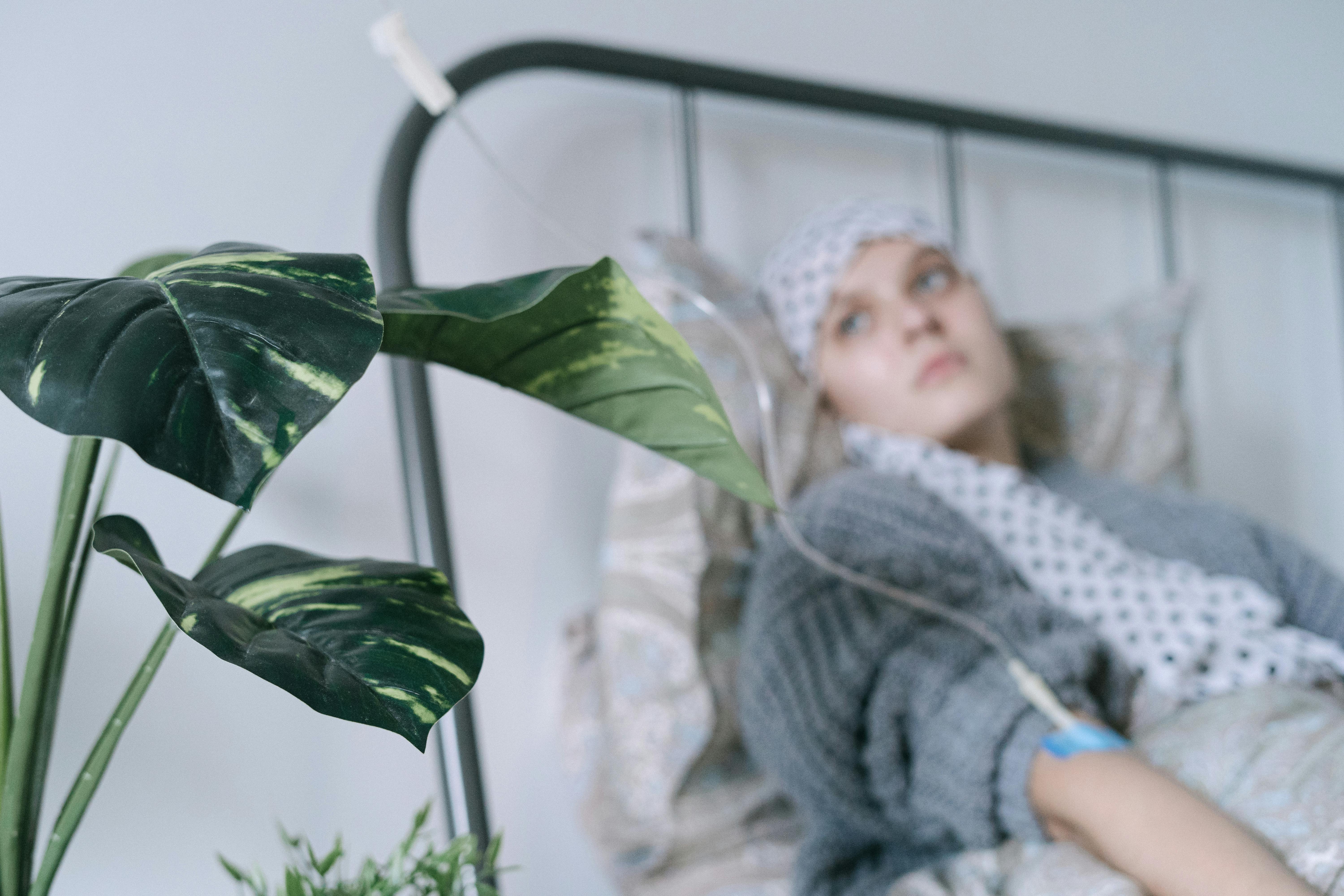 A sick woman in a hospital bed | Source: Pexels